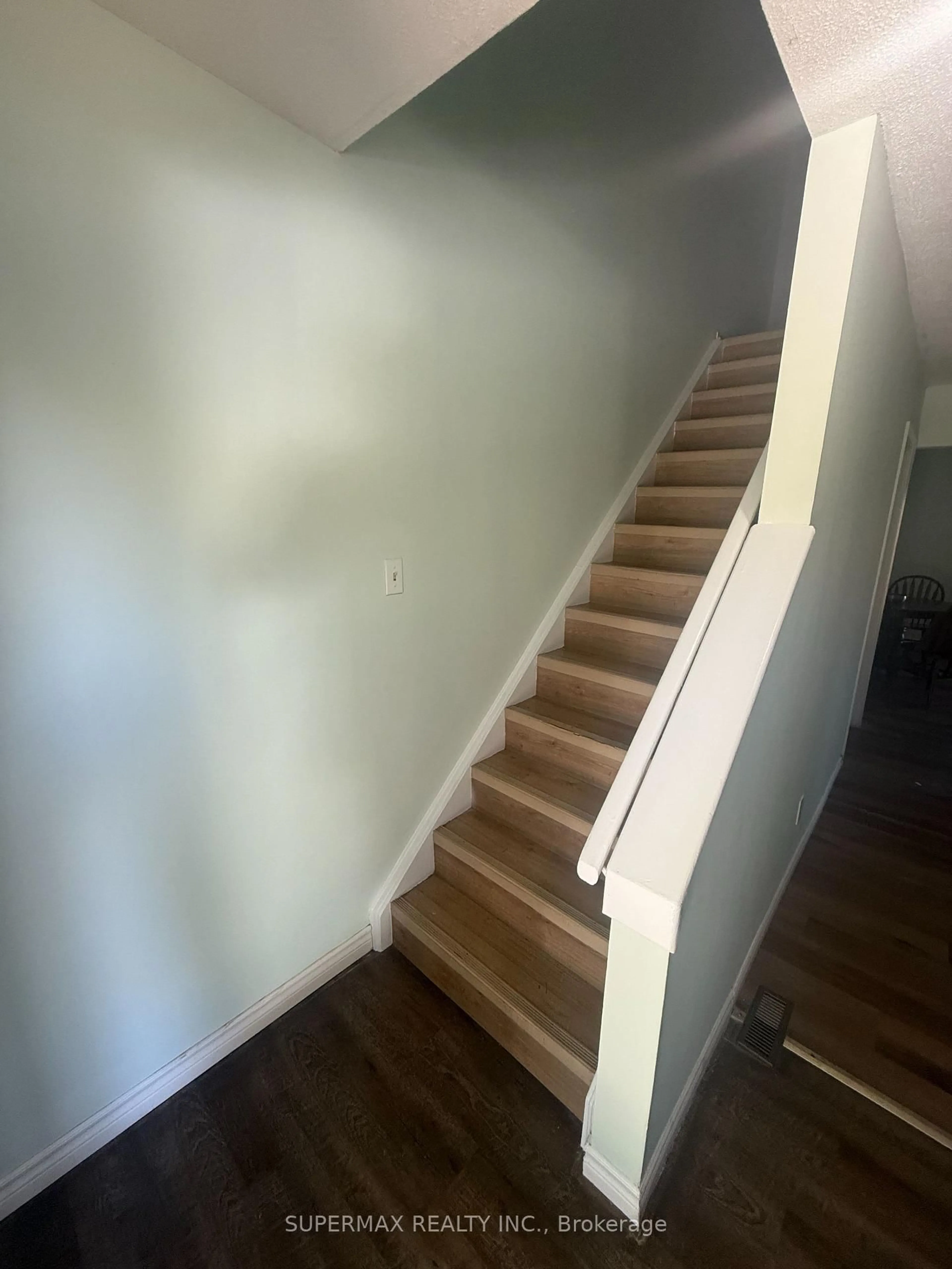 Stairs for 470 Second St #15, London East Ontario N5V 3X3