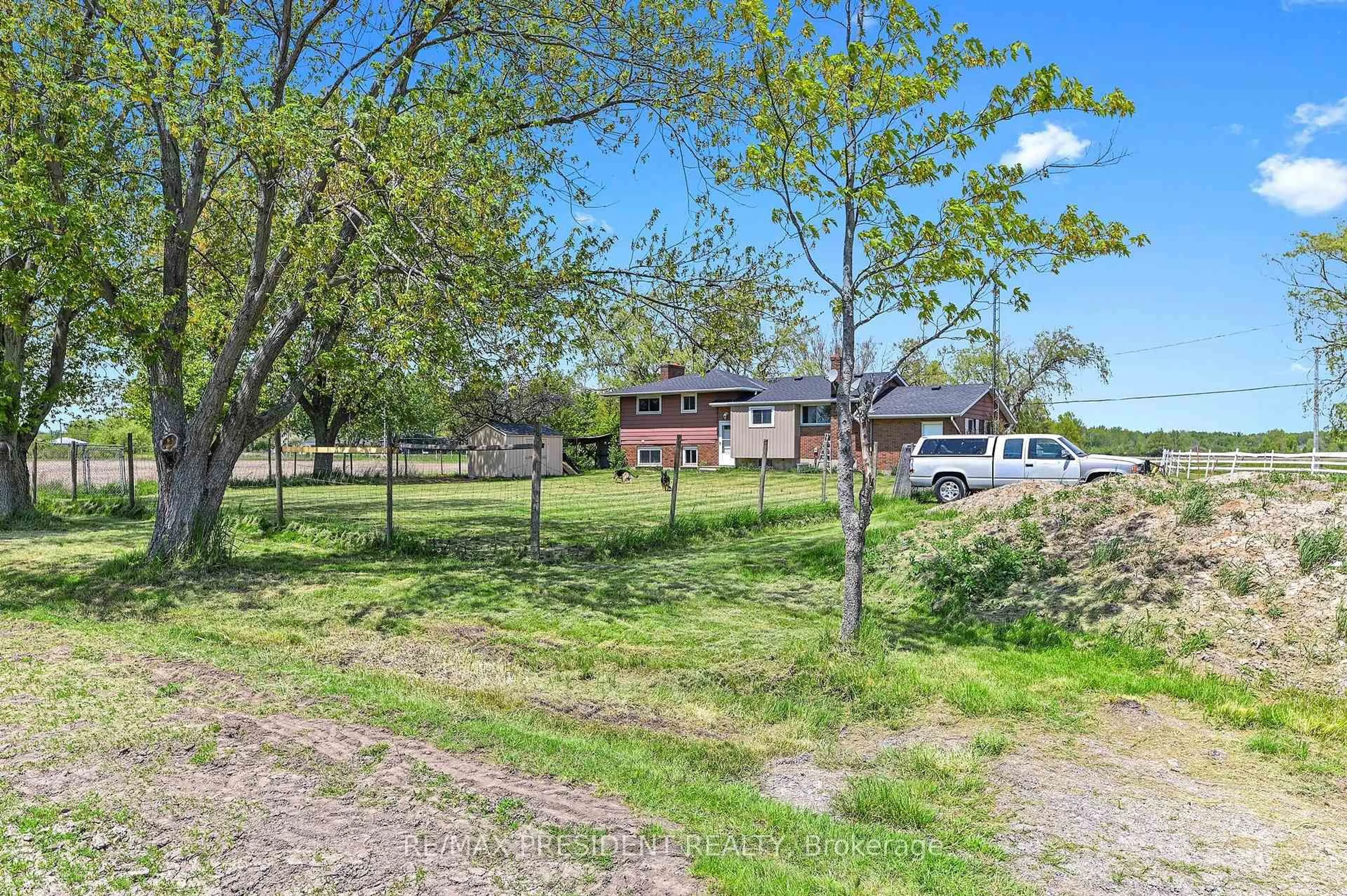 A pic from outside/outdoor area/front of a property/back of a property/a pic from drone, street for 40233 Forks Rd, Wainfleet Ontario L0S 1V0