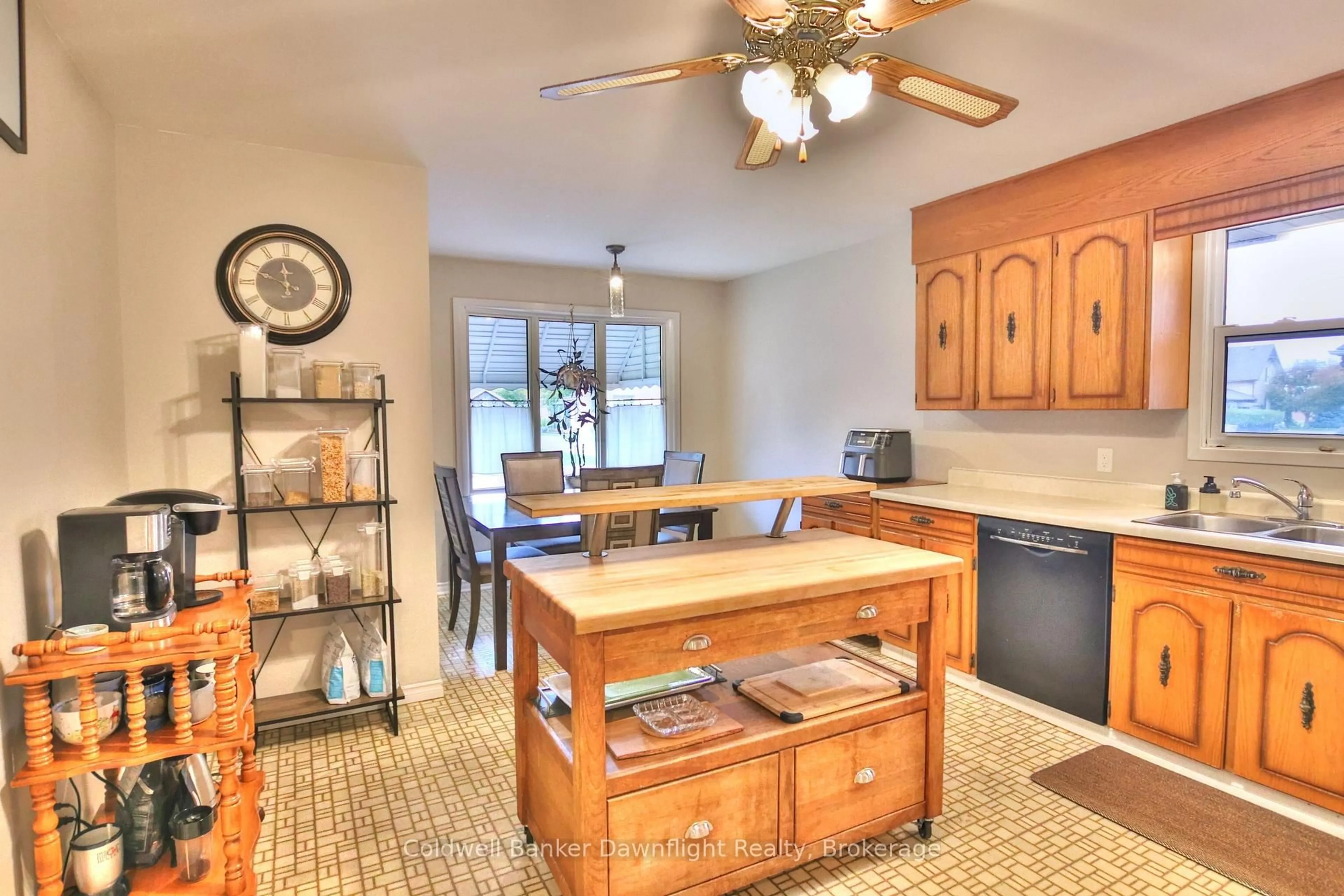 Open concept kitchen, ceramic/tile floor for 516 ANDREW St, South Huron Ontario N0M 1S1