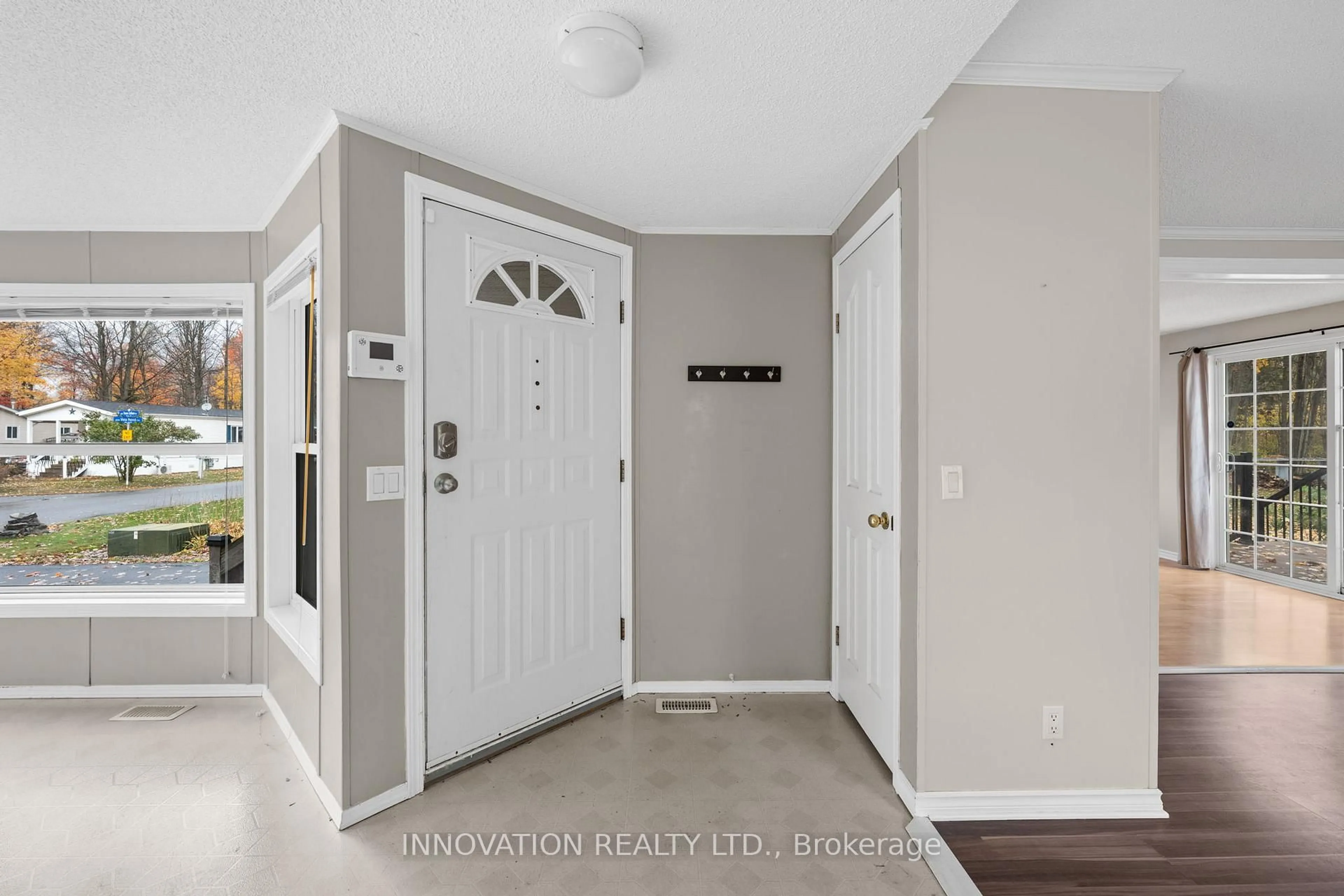 Indoor entryway for 6628 Vista Patrick Private, Ottawa Ontario K4P 1C9