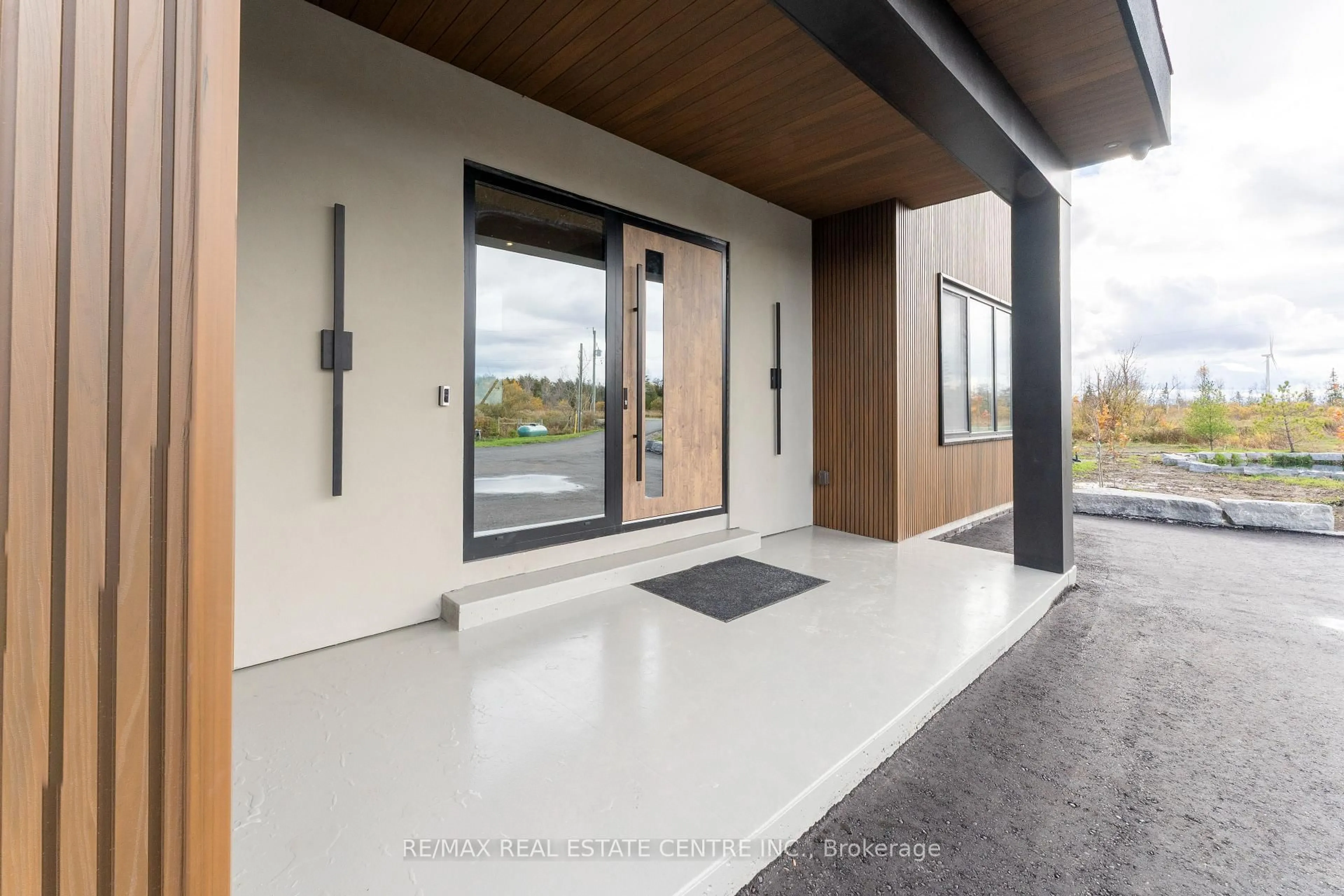 Indoor entryway for 295449 8th Line, Amaranth Ontario L9V 1K4