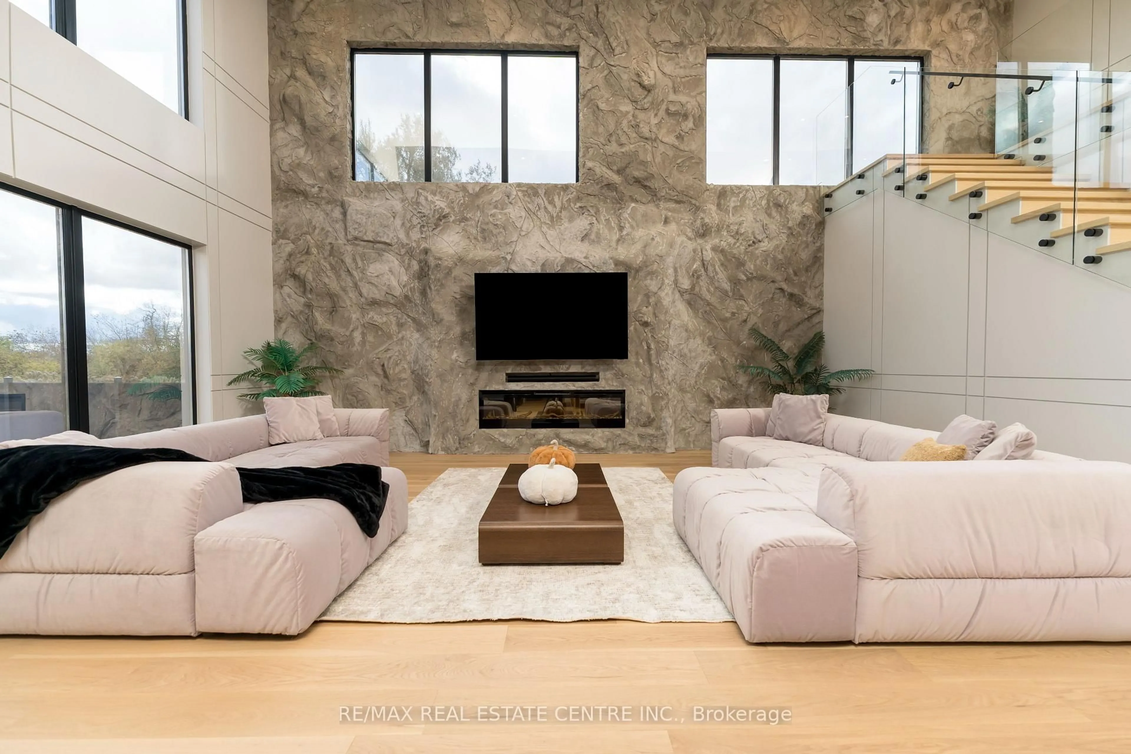 Living room with furniture, unknown for 295449 8th Line, Amaranth Ontario L9V 1K4