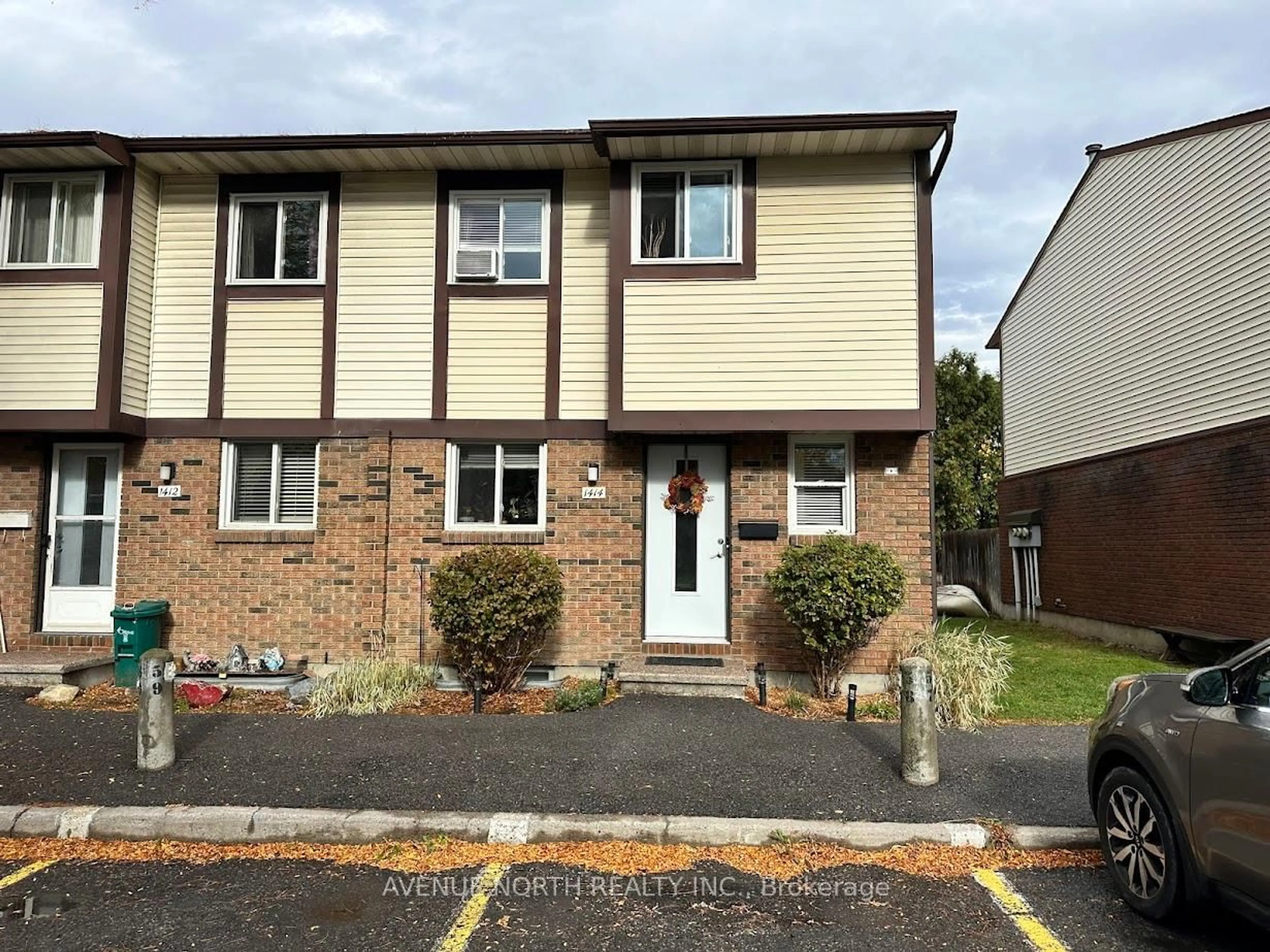 Unknown for 1414 Foxwell St, Ottawa Ontario K1B 5J4