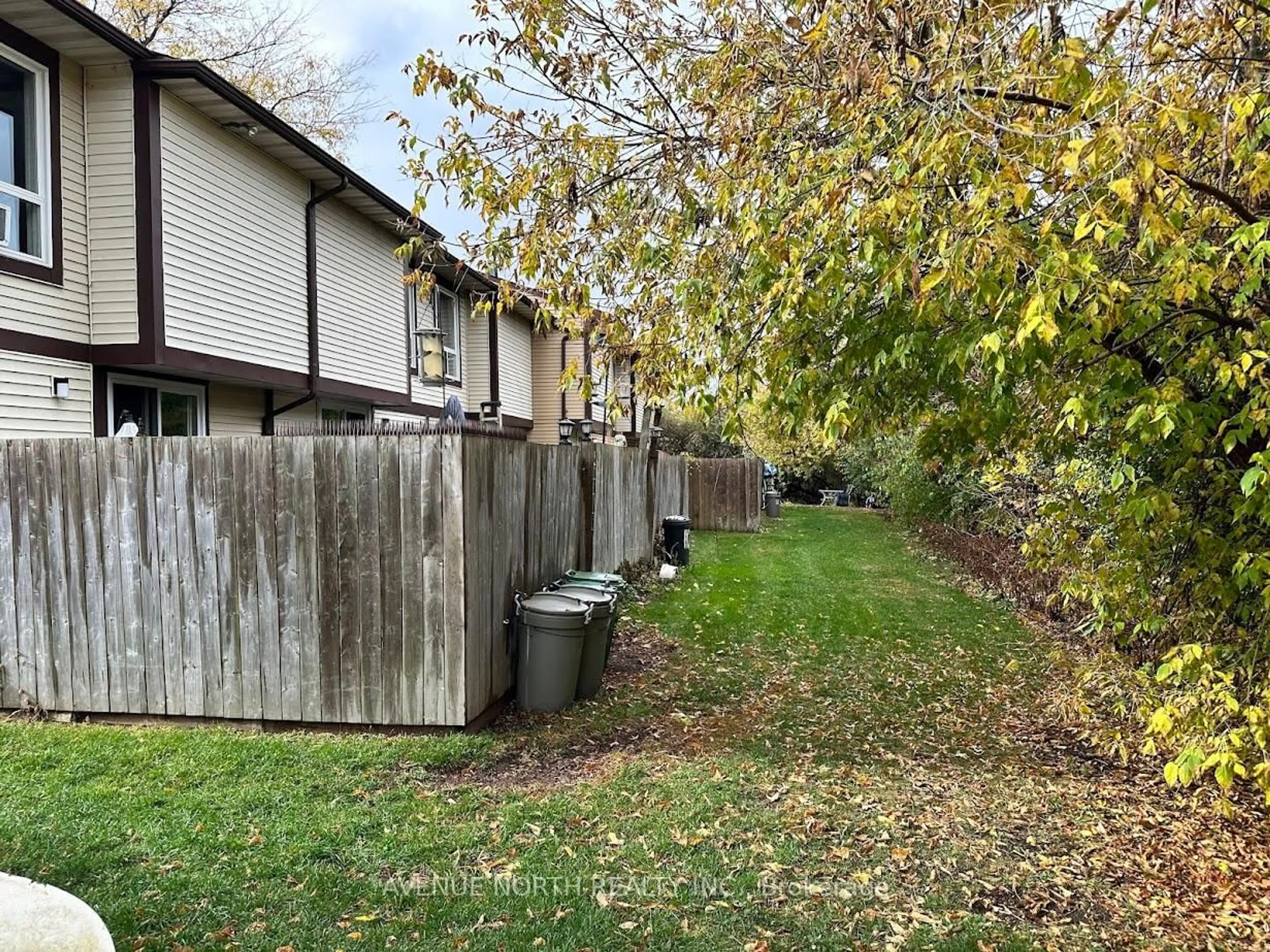 Unknown for 1414 Foxwell St, Ottawa Ontario K1B 5J4
