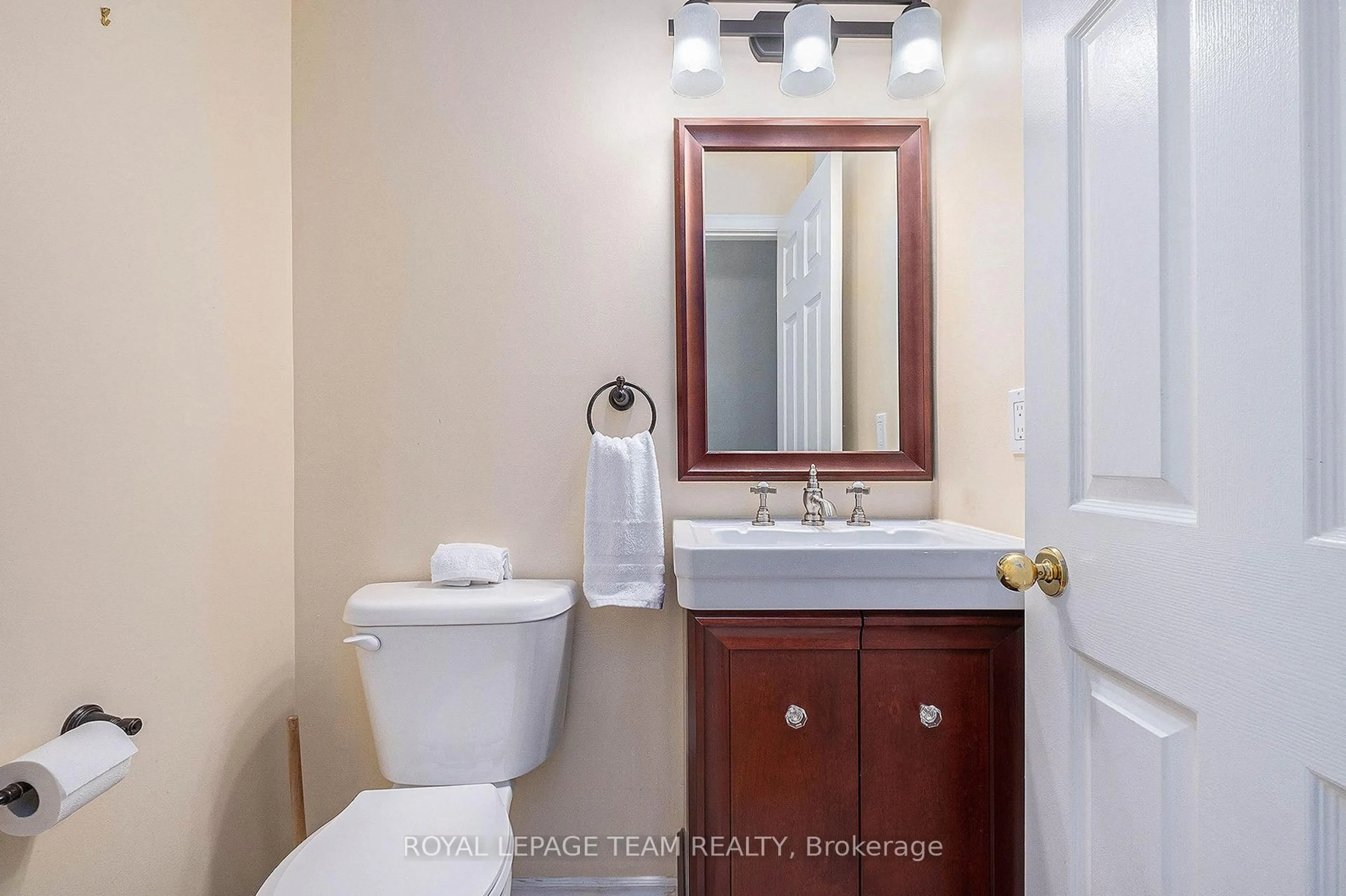 Standard bathroom, unknown for 93 Royal Oak Crt, Ottawa Ontario K1T 3N9