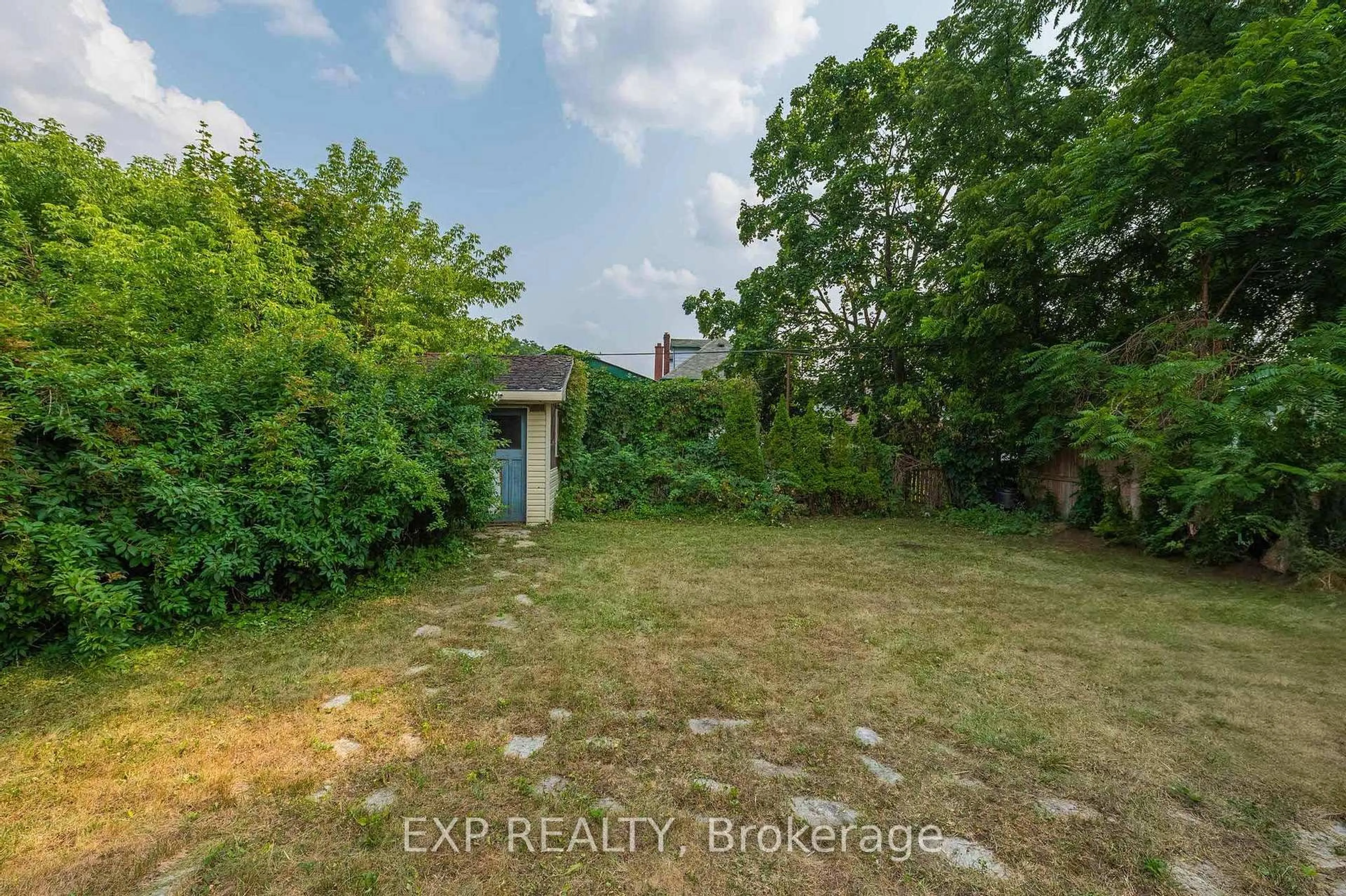 A pic from outside/outdoor area/front of a property/back of a property/a pic from drone, unknown for 577 Bolivar St, Peterborough Ontario K9J 4R9