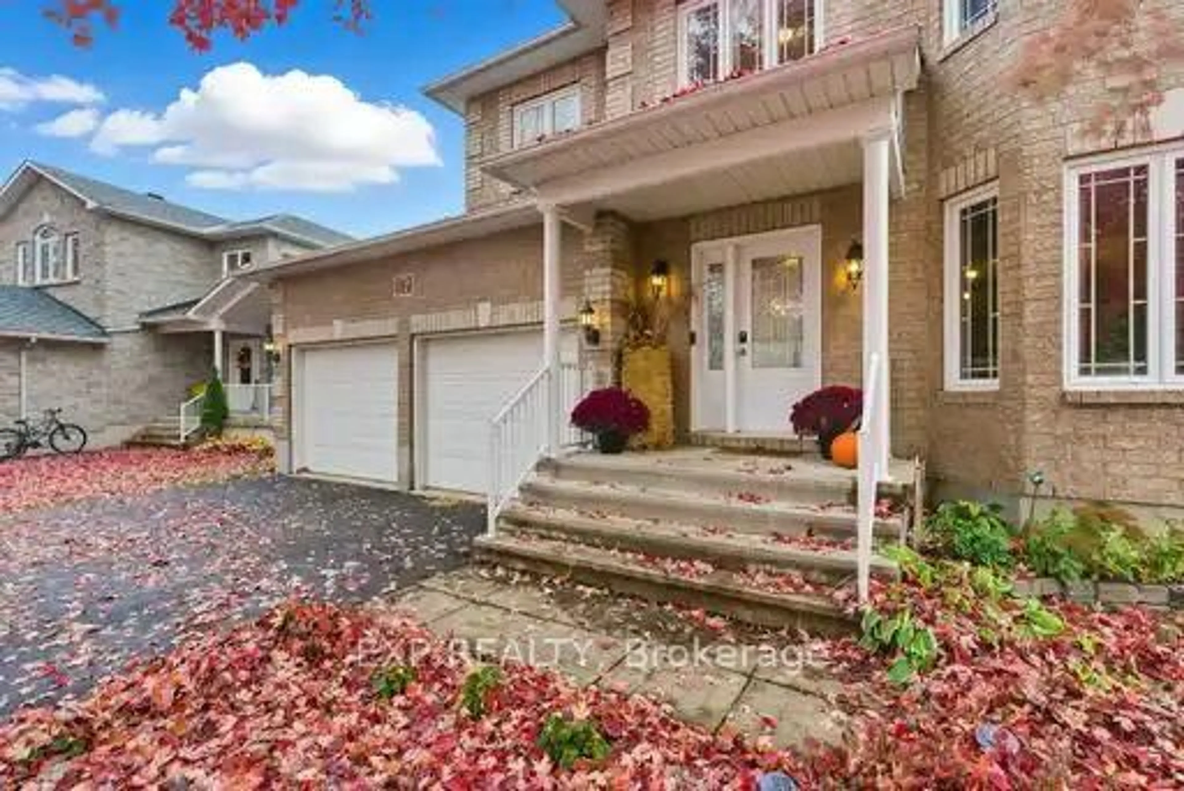 Home with brick exterior material, street for 17 OLDE TOWNE Ave, Russell Ontario K4R 0A5