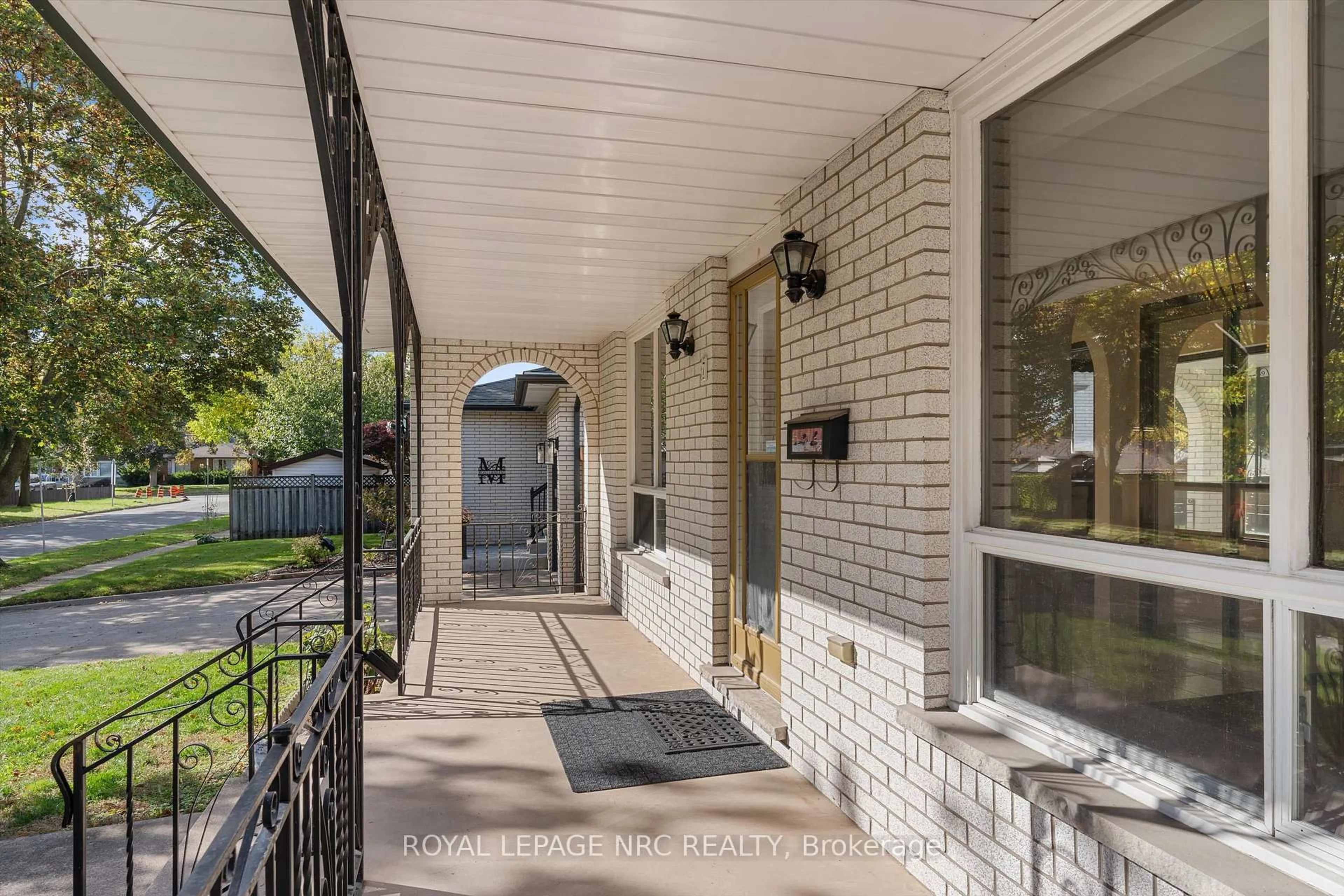 Home with brick exterior material, street for 7 Tanera Cres, St. Catharines Ontario L2M 7J7