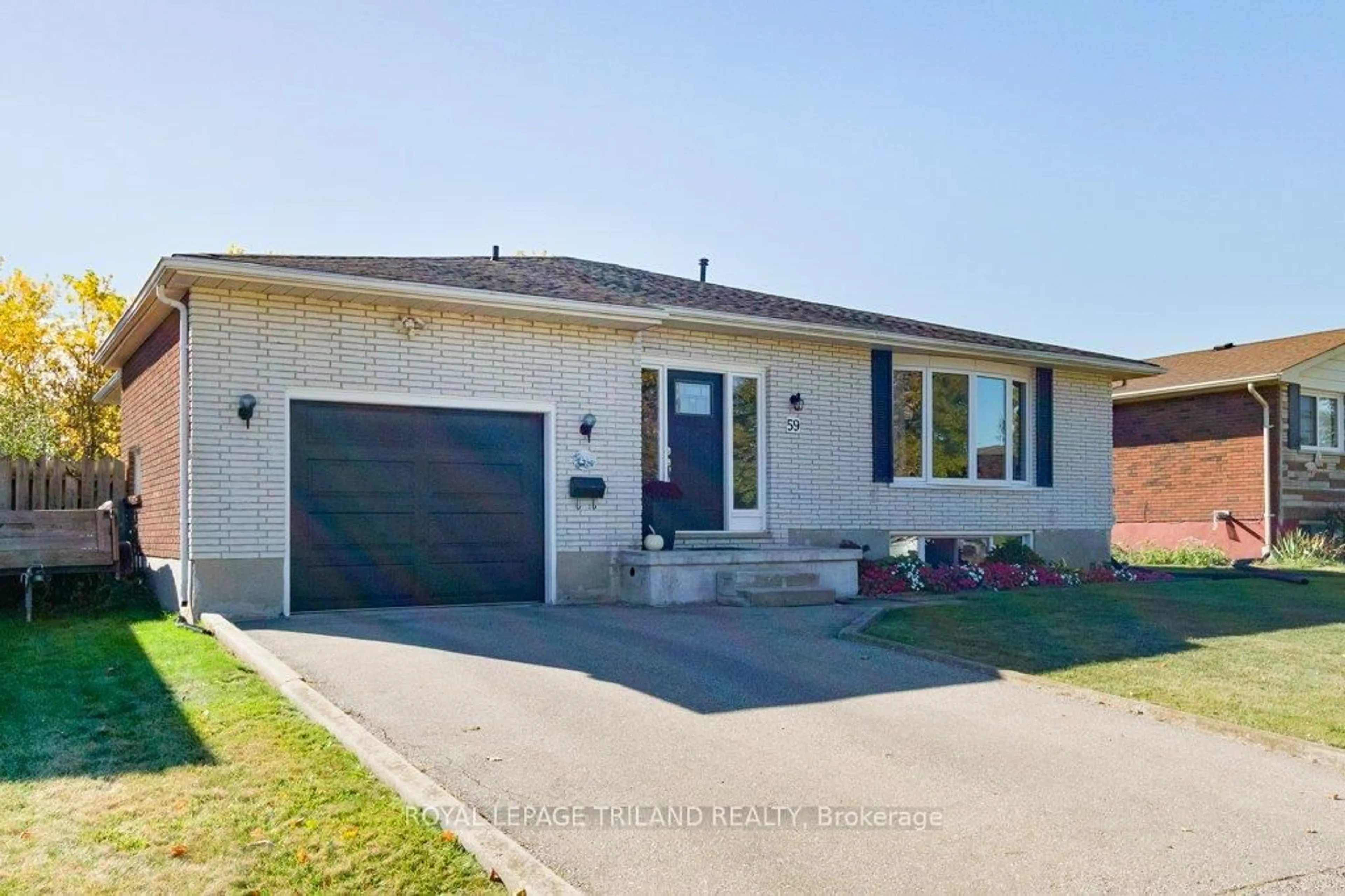 Home with vinyl exterior material, street for 59 Confederation Dr, St. Thomas Ontario N5P 3P3