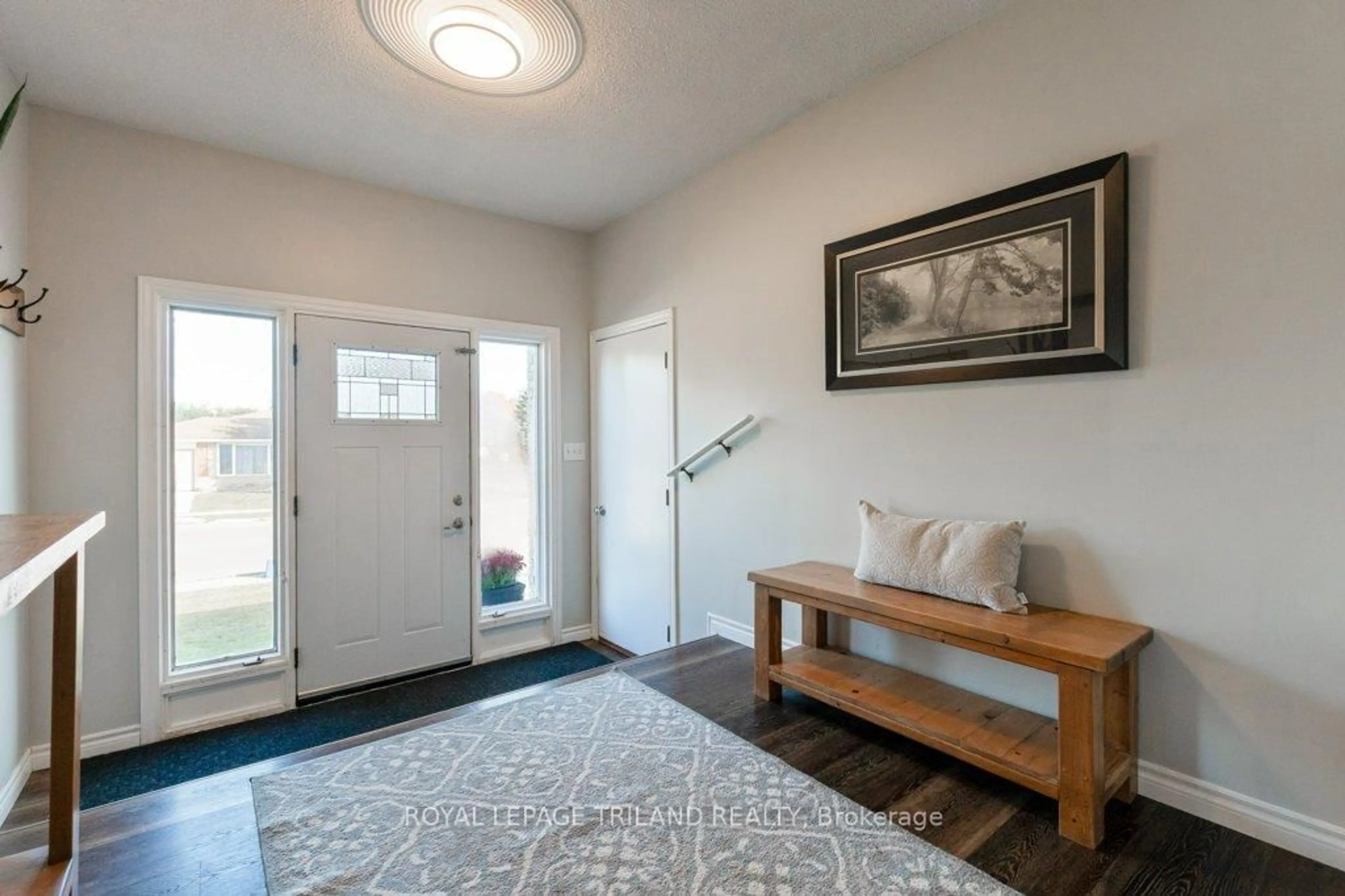 Indoor entryway for 59 Confederation Dr, St. Thomas Ontario N5P 3P3