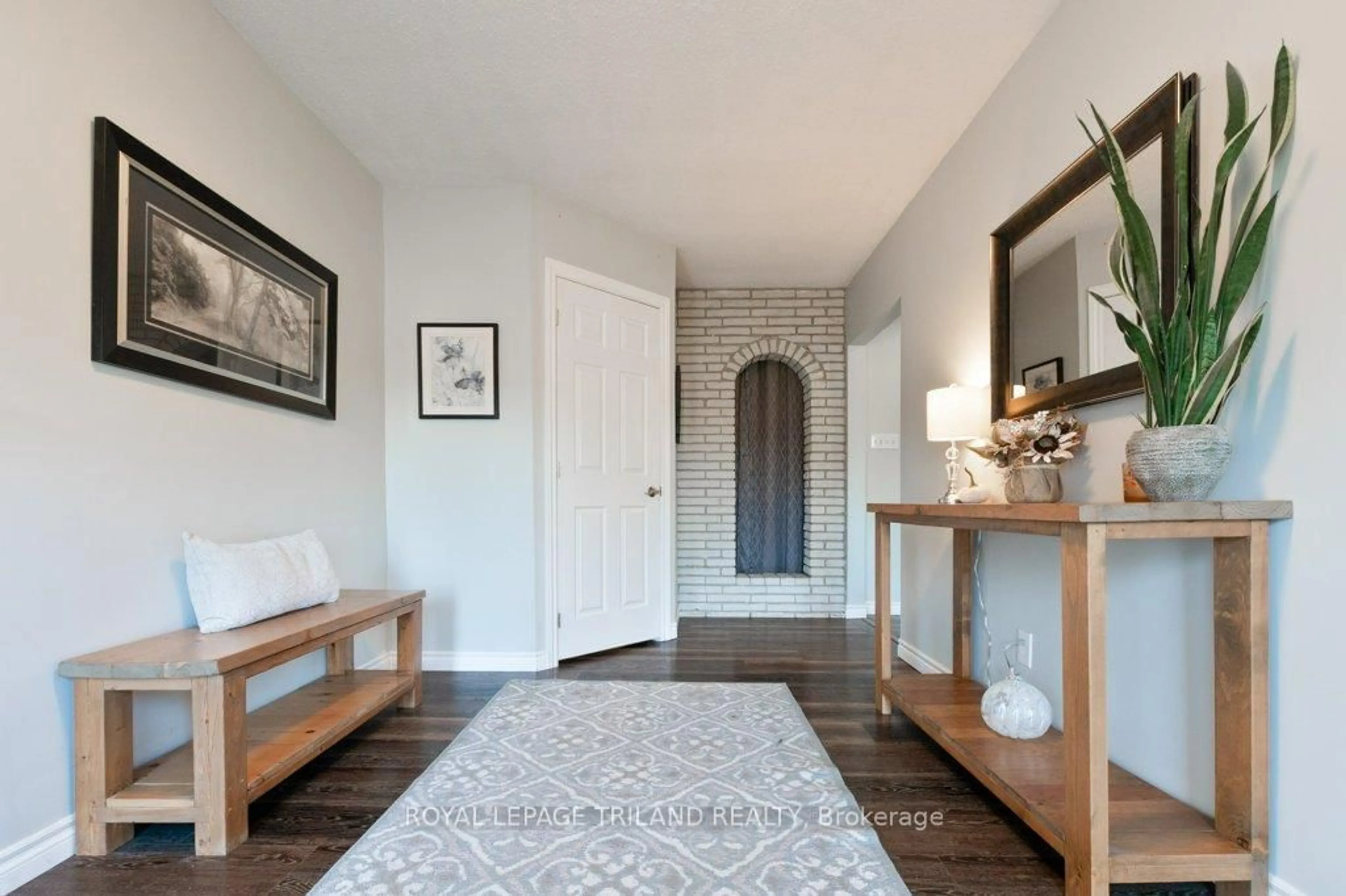 Indoor entryway for 59 Confederation Dr, St. Thomas Ontario N5P 3P3