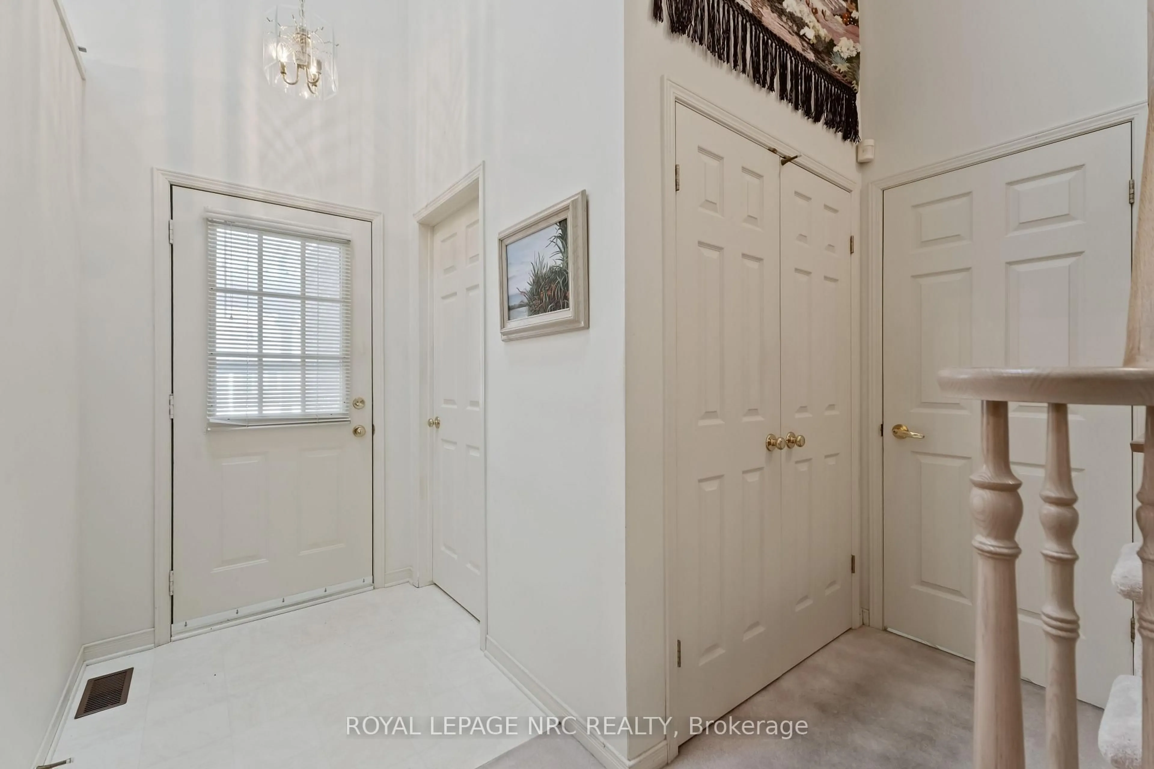 Indoor entryway for 4136 Black Walnut Crt #4, Lincoln Ontario L0R 2C0