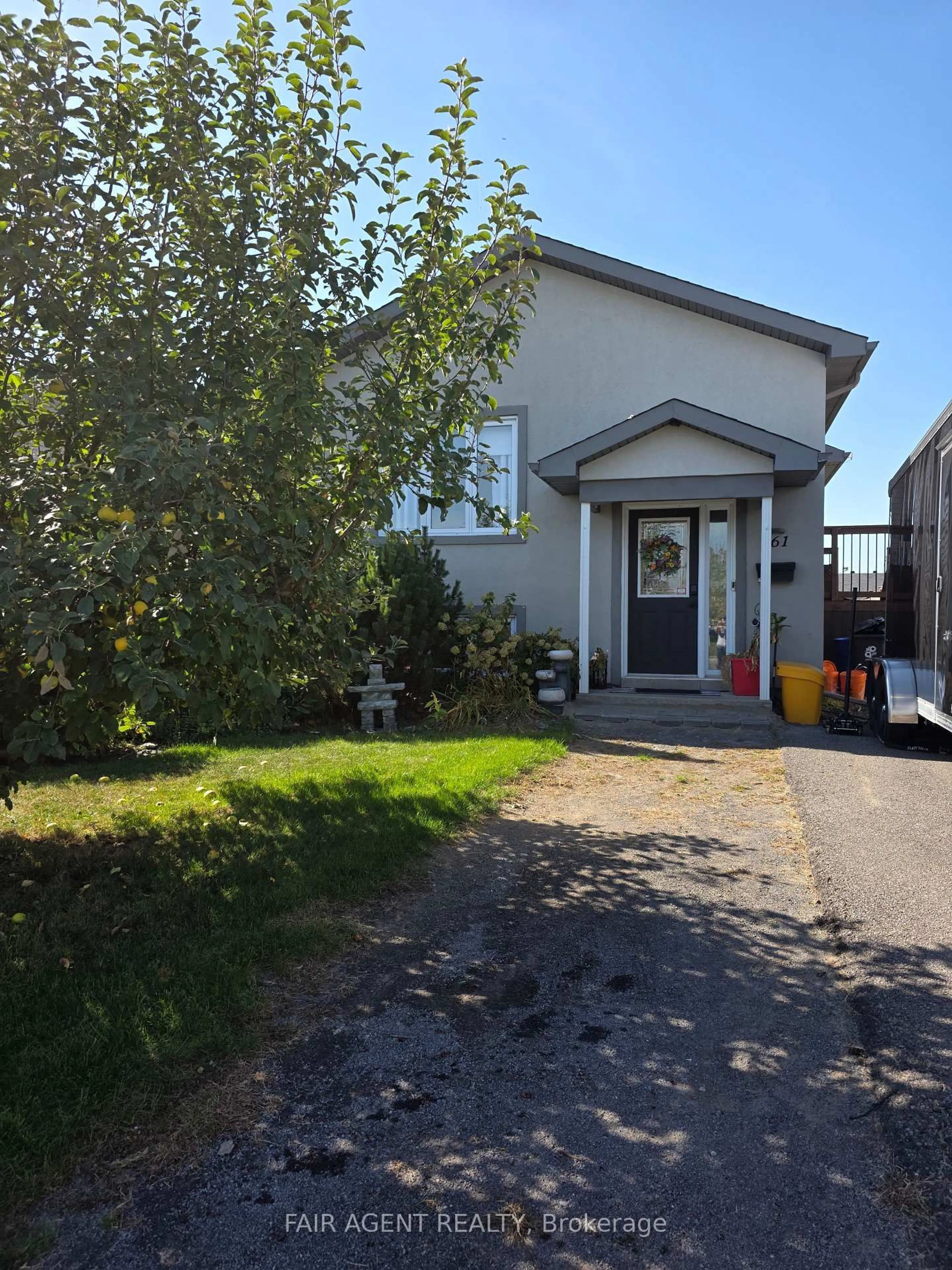 A pic from outside/outdoor area/front of a property/back of a property/a pic from drone, street for 261 TRILLIUM Circ, Alfred and Plantagenet Ontario K0A 3K0