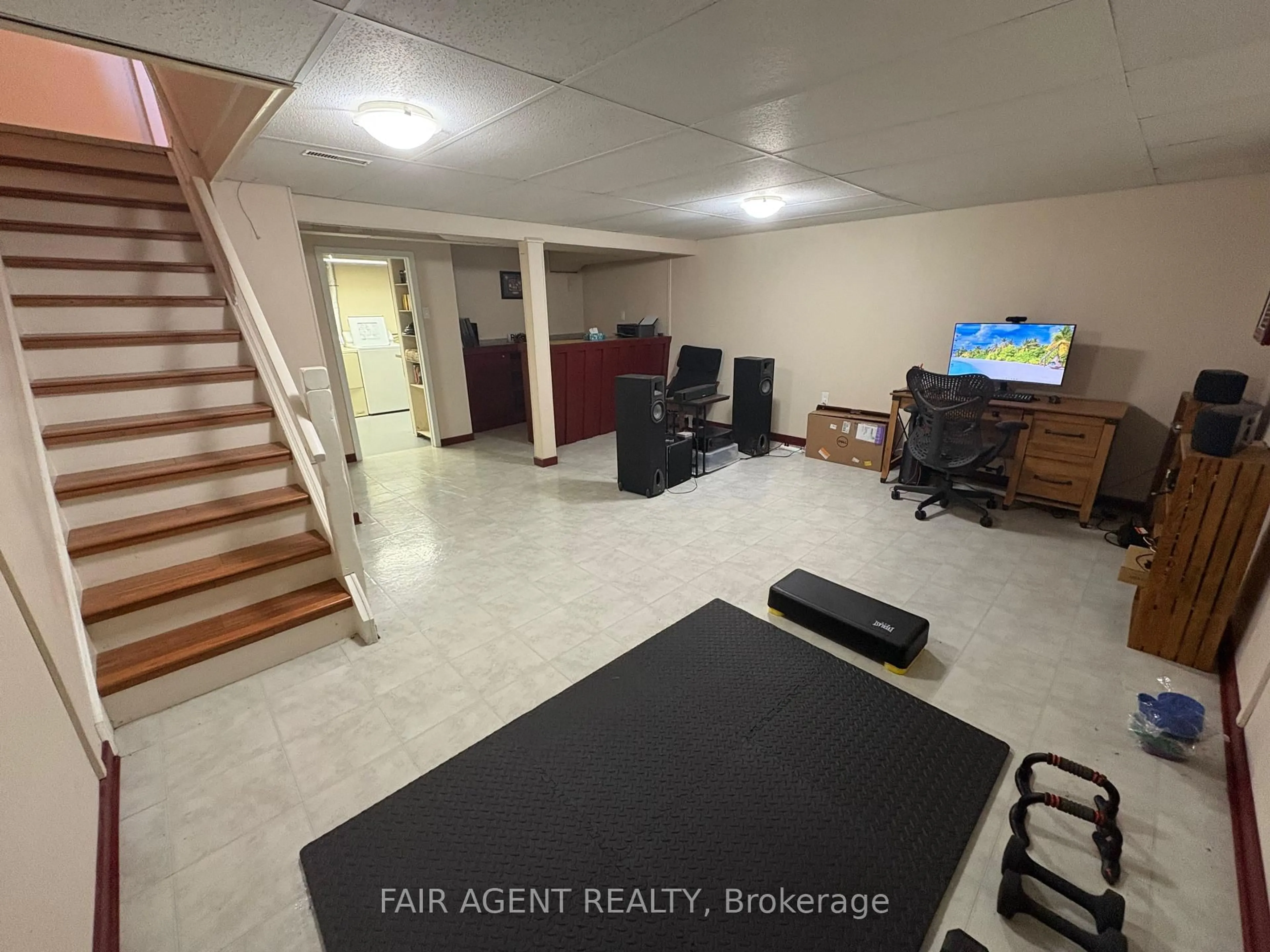 A pic of a room for 2-3050 Meadowbrook Lane, Windsor Ontario N8T 3H4