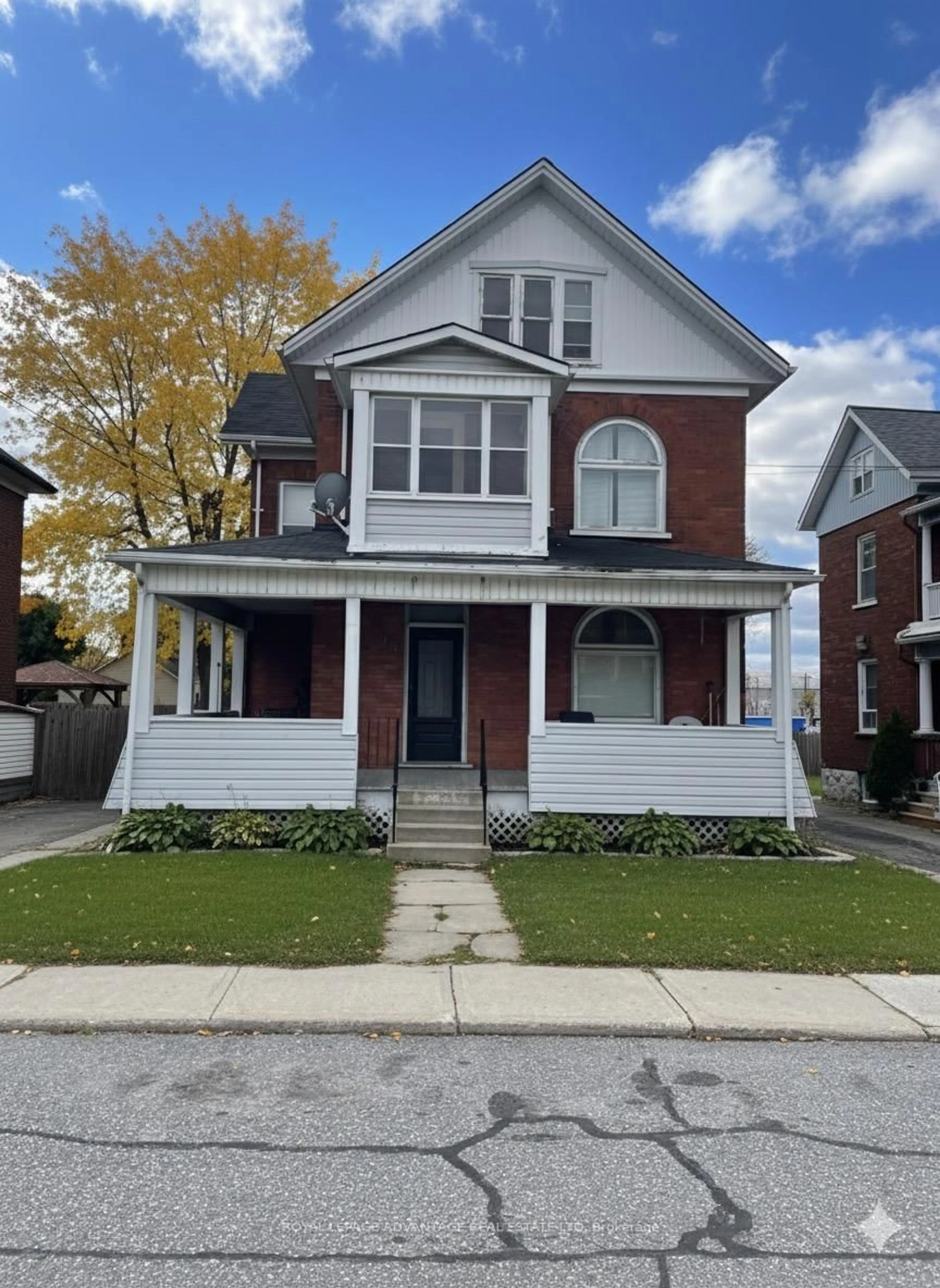 Home with brick exterior material, street for 28 MCEWEN Ave, Smiths Falls Ontario K7A 2K4