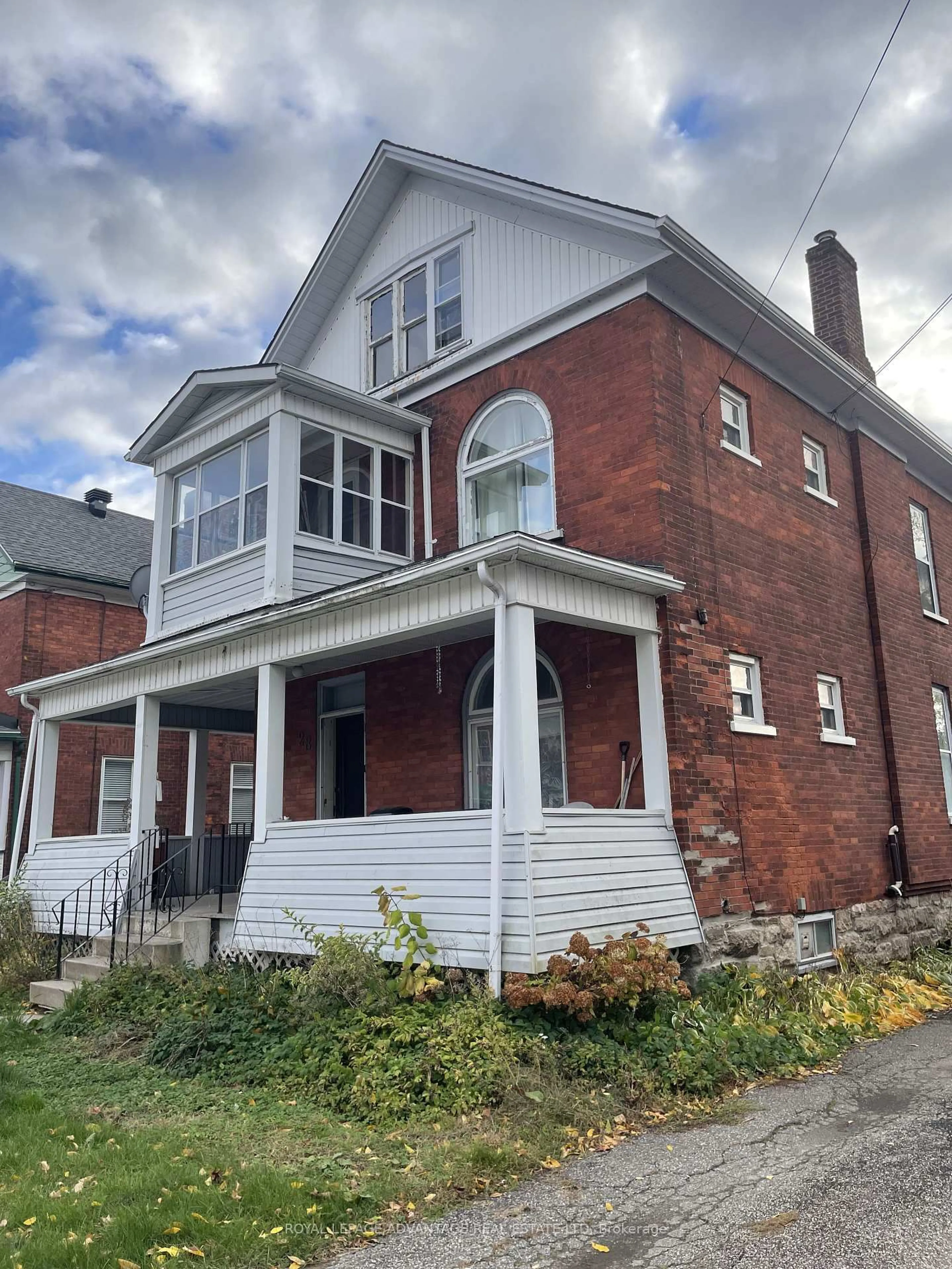 Home with brick exterior material, building for 28 MCEWEN Ave, Smiths Falls Ontario K7A 2K4