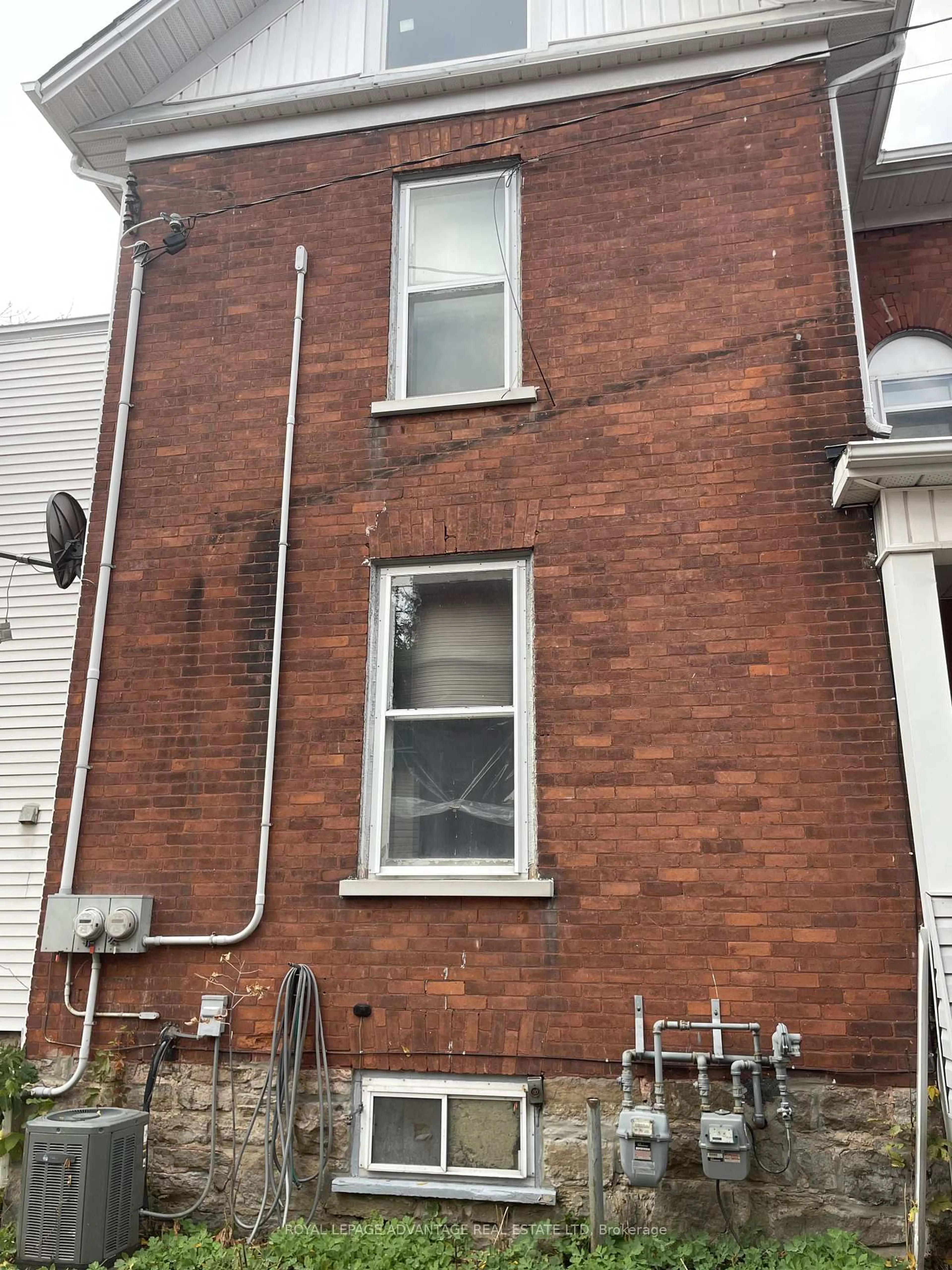 Home with brick exterior material, street for 28 MCEWEN Ave, Smiths Falls Ontario K7A 2K4