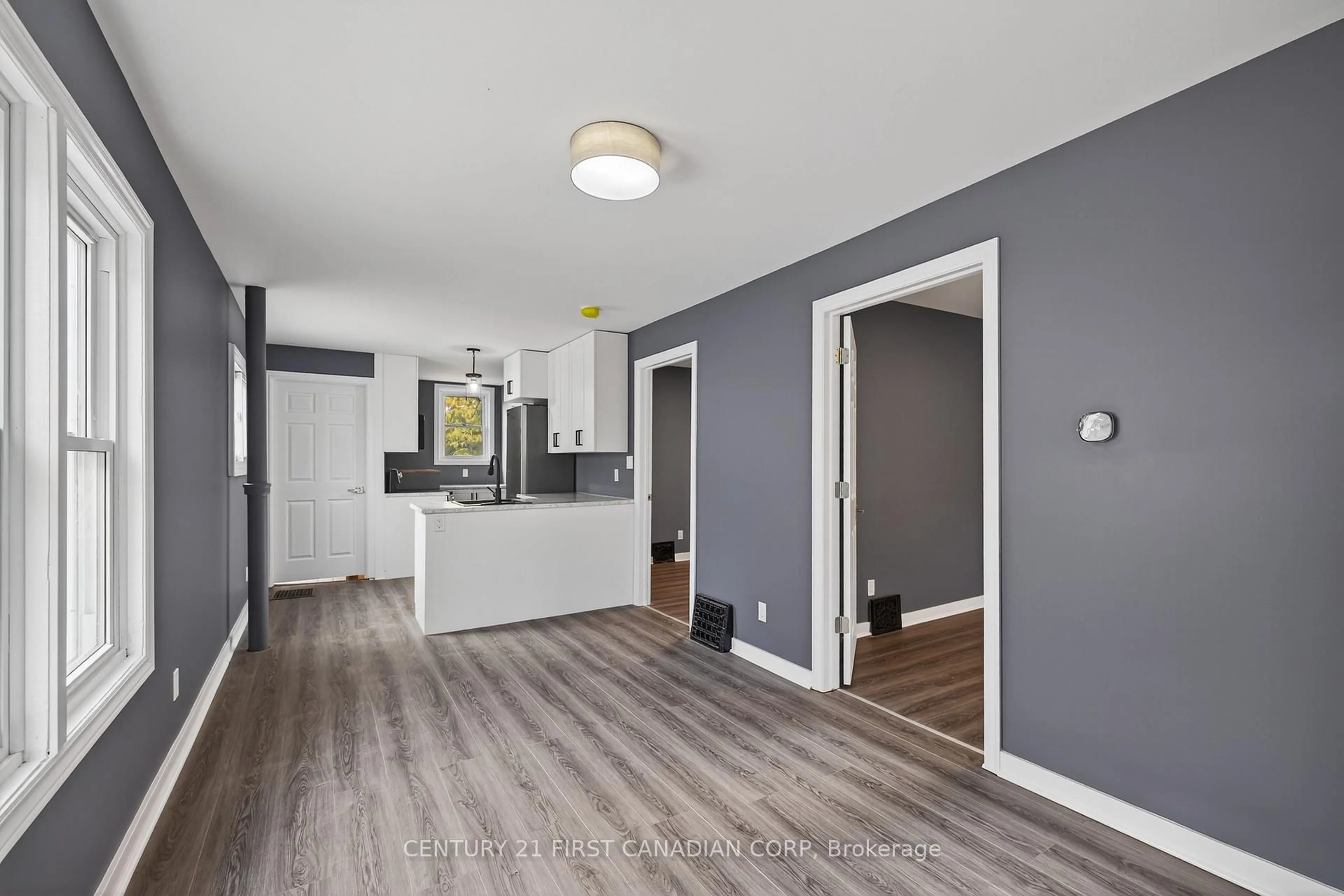 Indoor entryway for 117 Sterling St, London East Ontario N5Y 1Y9