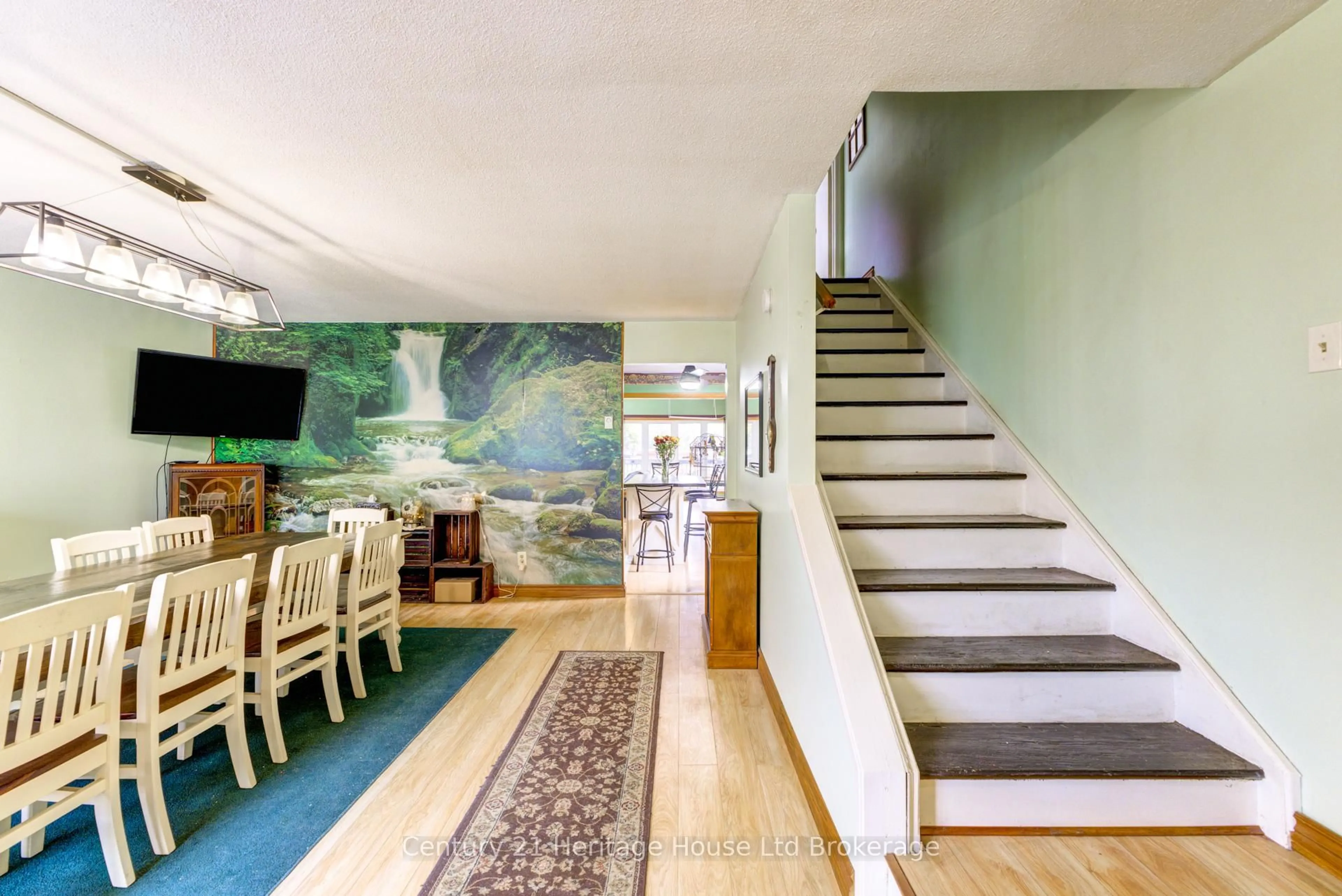 Indoor foyer for 840 WATER St, Woodstock Ontario N4S 1S8