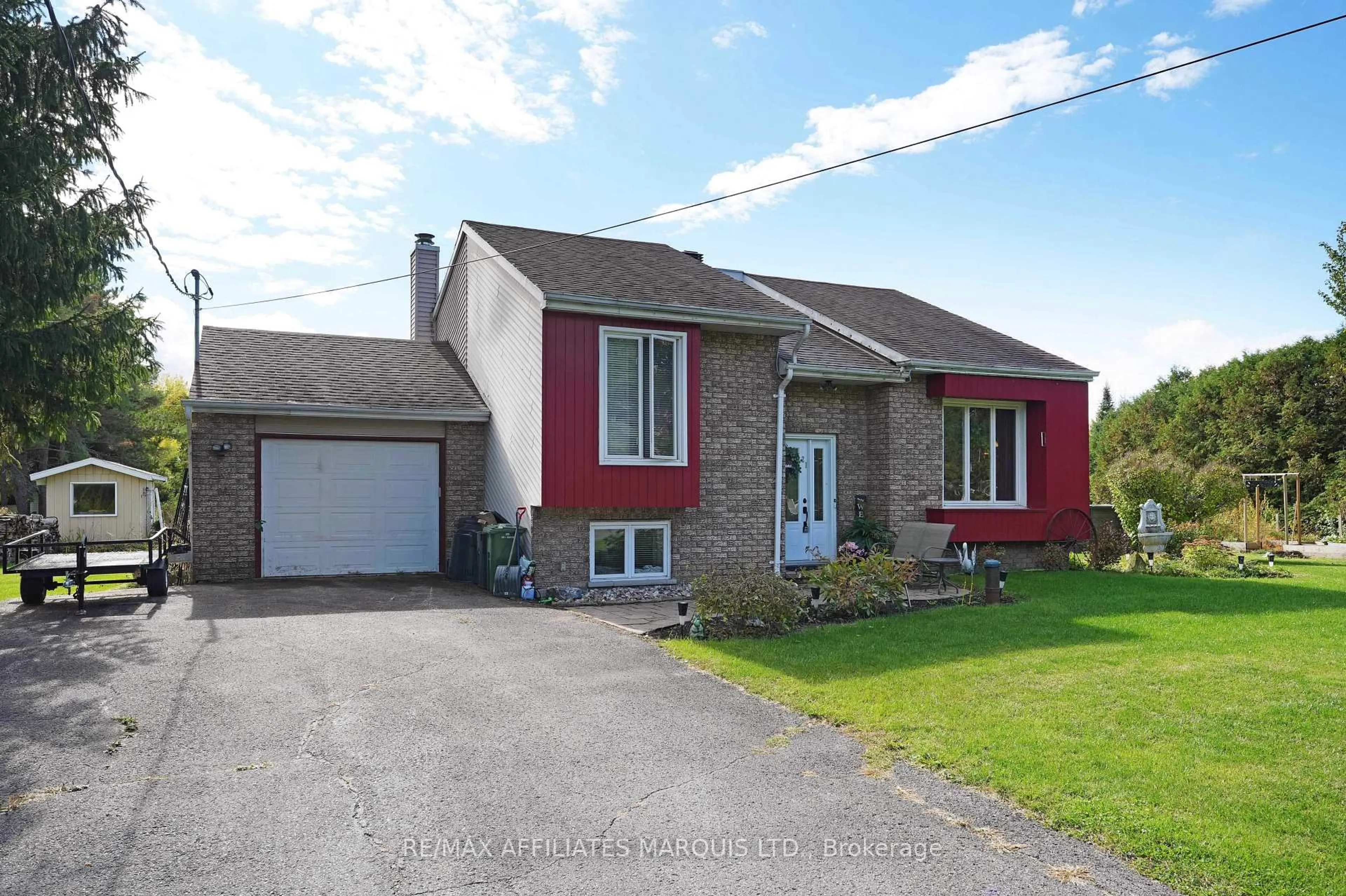 A pic from outside/outdoor area/front of a property/back of a property/a pic from drone, street for 21 Ste Therese Blvd, Russell Ontario K0A 1W0