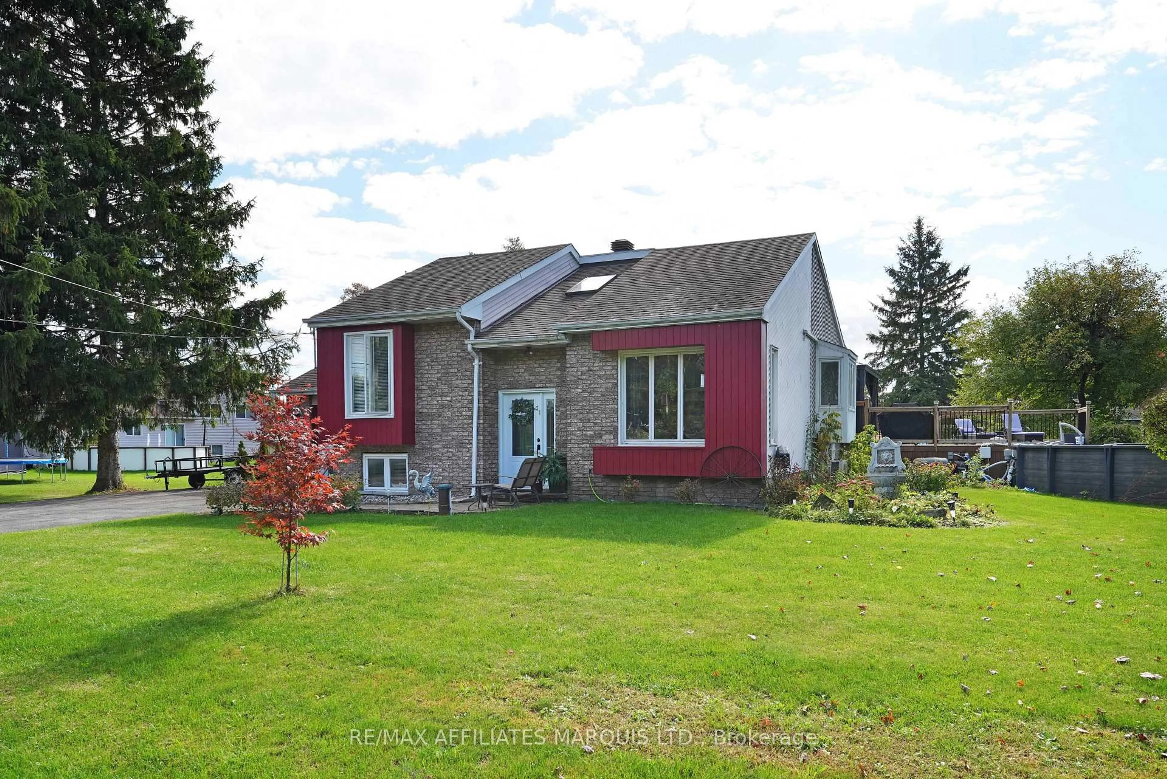 Unknown for 21 Ste Therese Blvd, Russell Ontario K0A 1W0