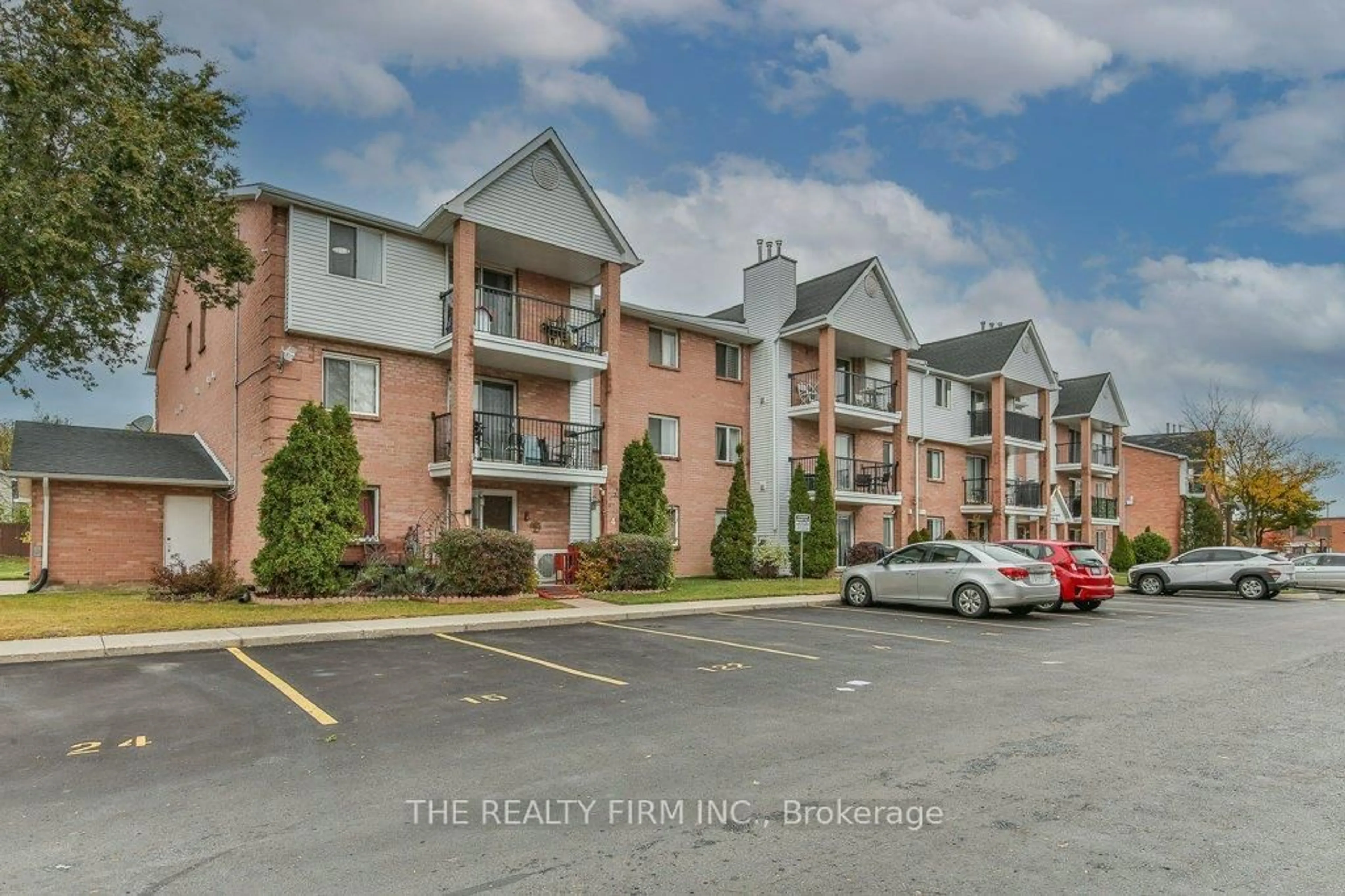 A pic from outside/outdoor area/front of a property/back of a property/a pic from drone, unknown for 1096 Jalna Blvd #16, London South Ontario N6E 3B8