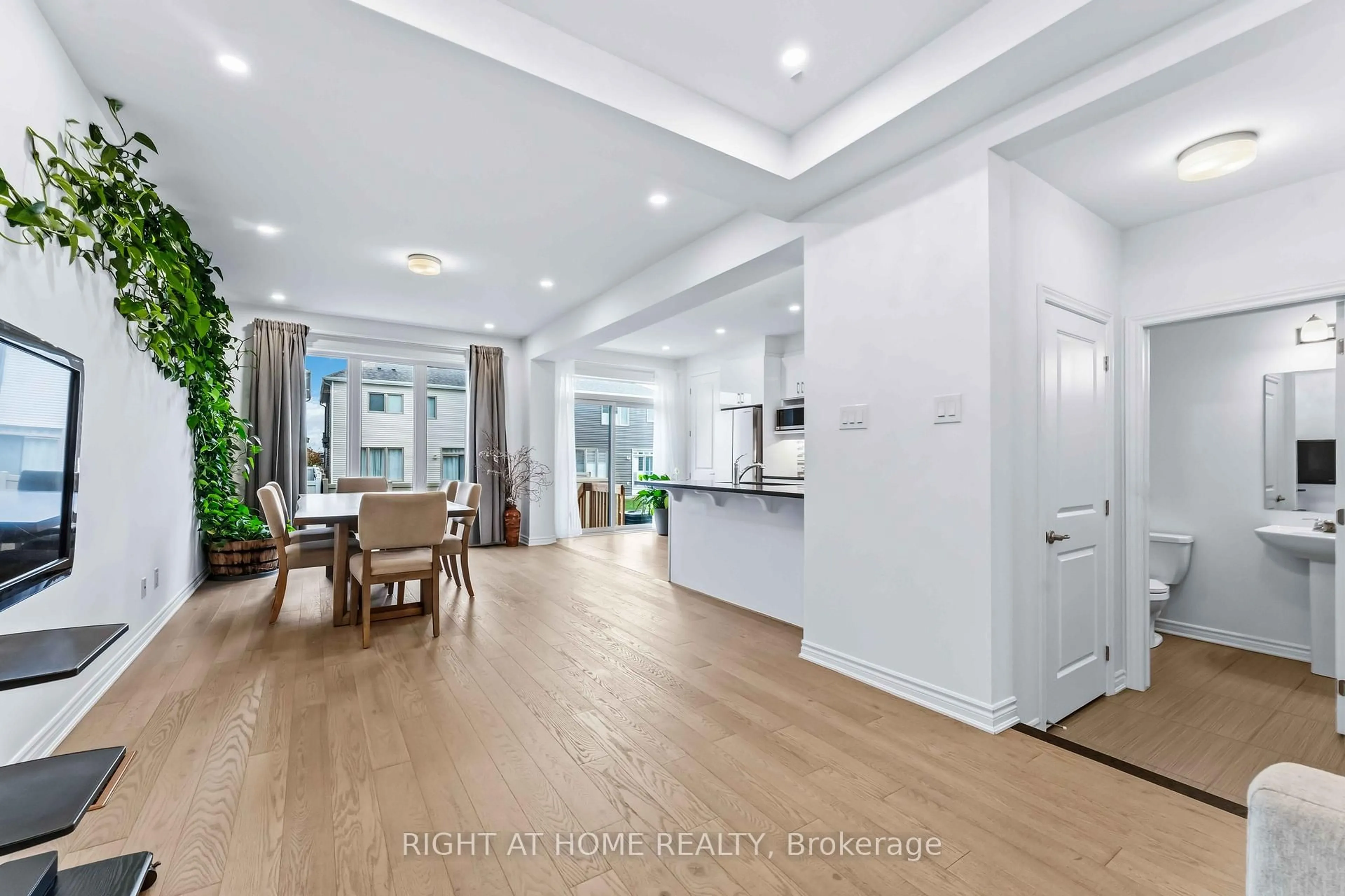 Unknown for 756 Brittanic Rd, Ottawa Ontario K2V 0R5