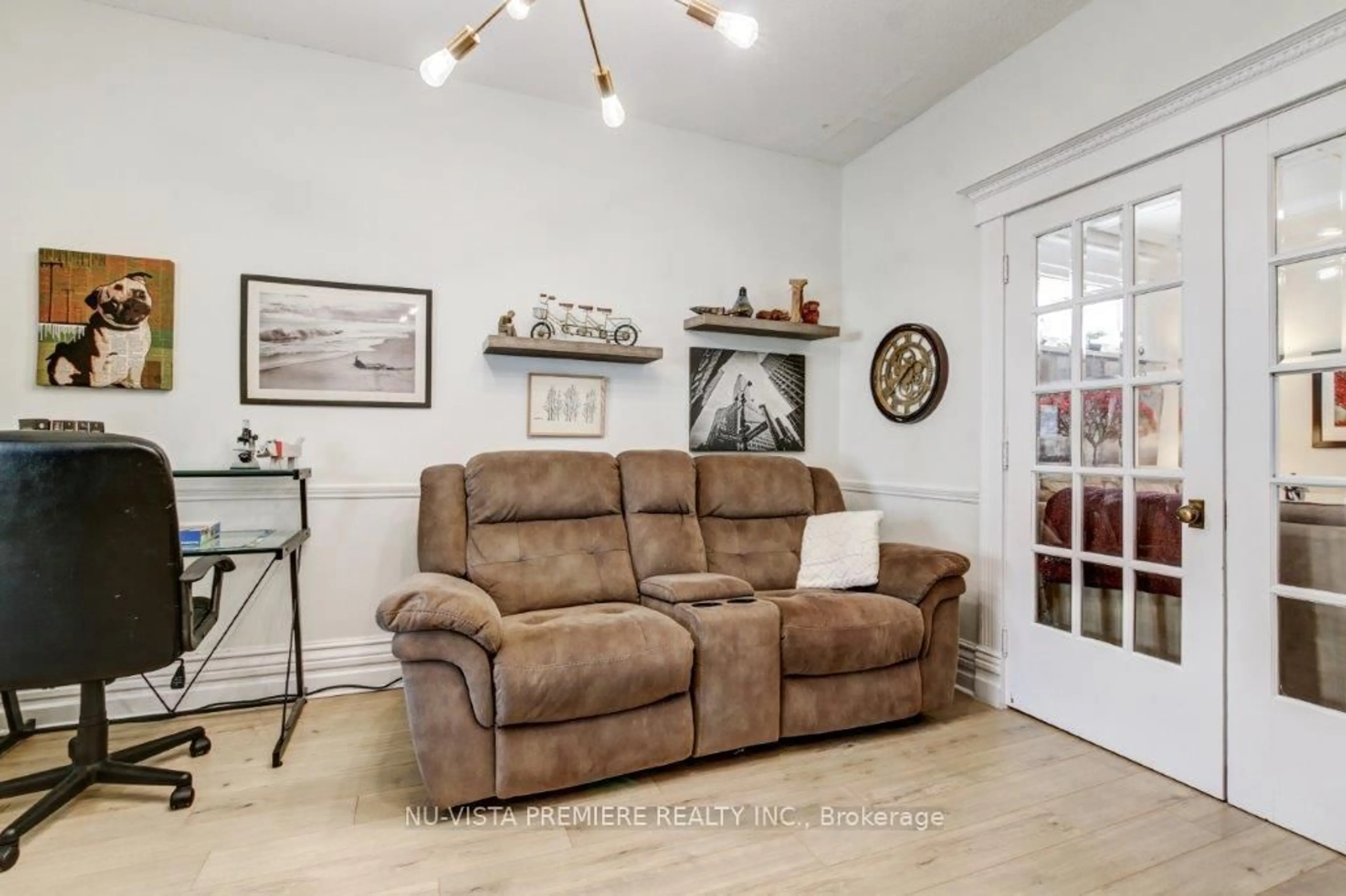 Living room with furniture, unknown for 9 Sycamore St, London East Ontario N5Z 1K6