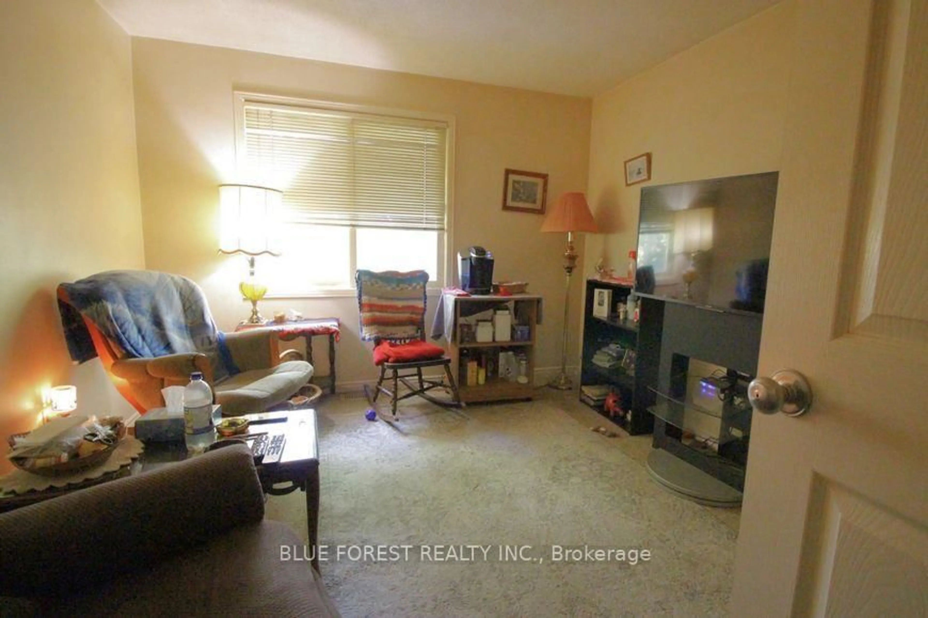 A pic of a room for 2039 Aldersbrook Rd, London North Ontario N6G 3N2