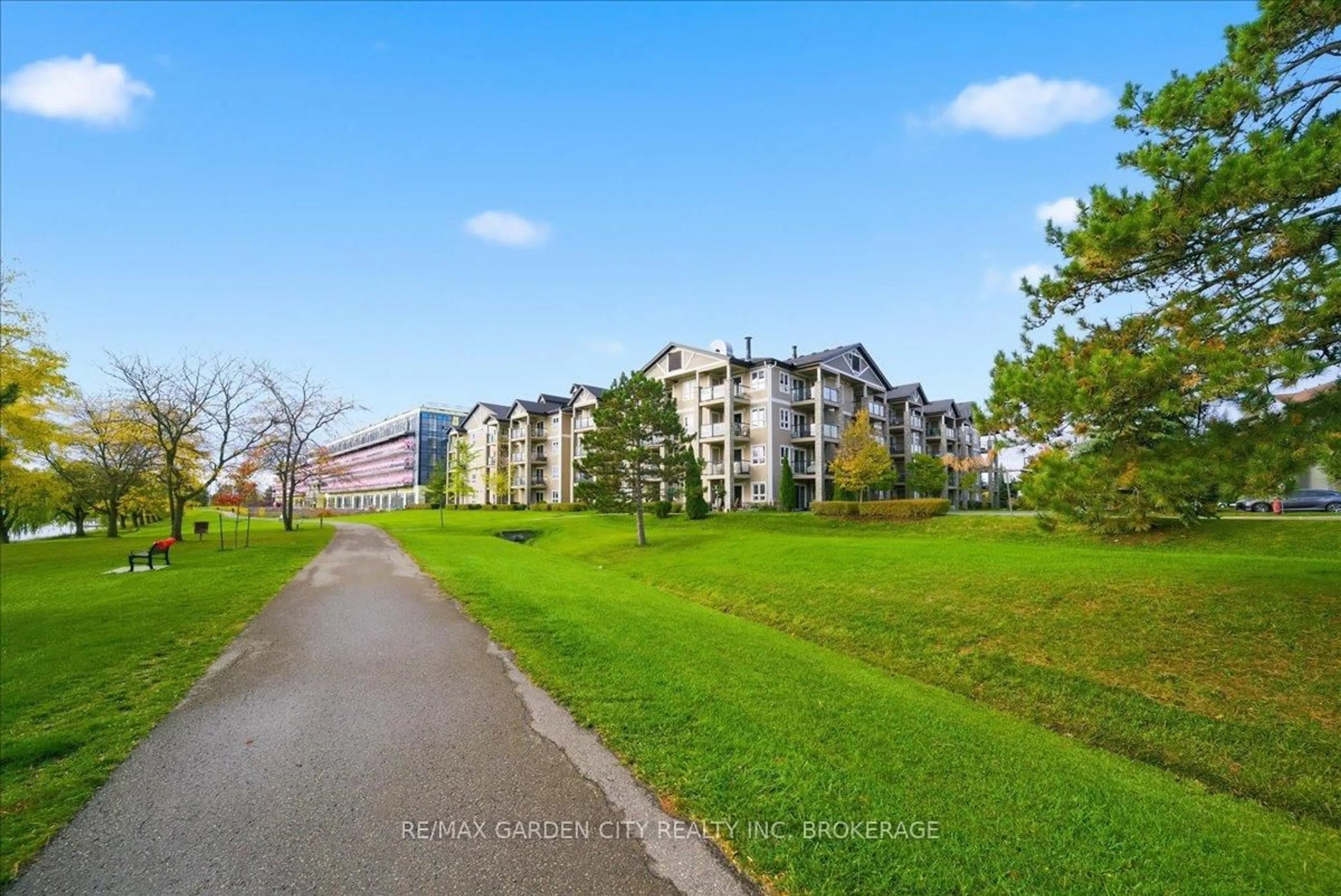 A pic from outside/outdoor area/front of a property/back of a property/a pic from drone, unknown for 330 PRINCE CHARLES Dr #1402, Welland Ontario L3C 7B3