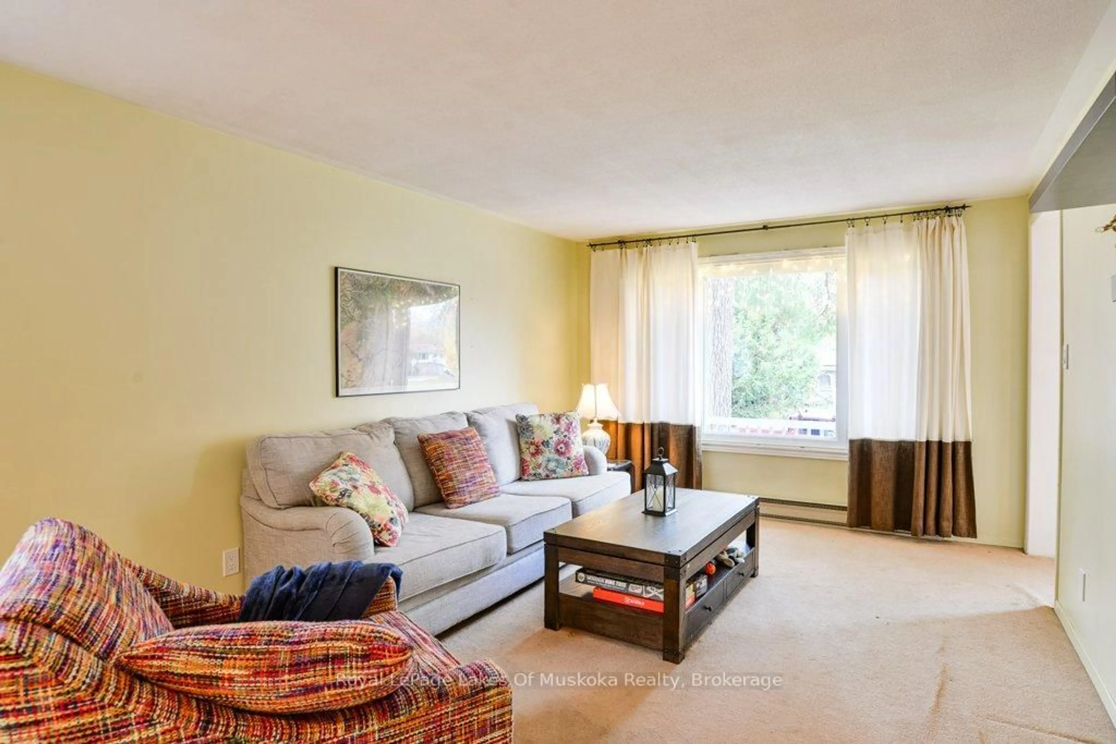 Living room with furniture, unknown for 24 Dudley Dr, Bracebridge Ontario P1L 1K3