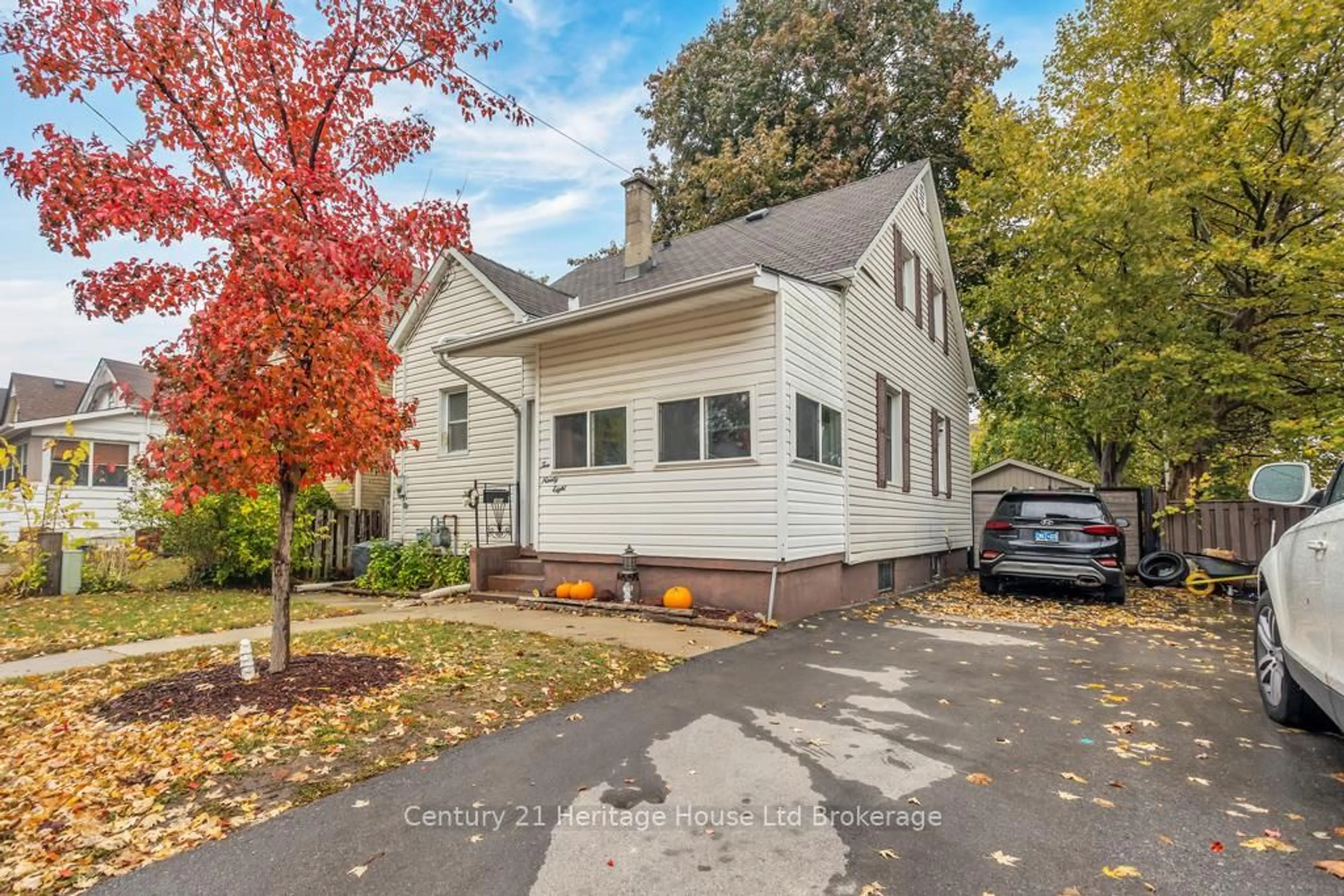 Home with vinyl exterior material, street for 1098 Frances St, London East Ontario N5W 2L7