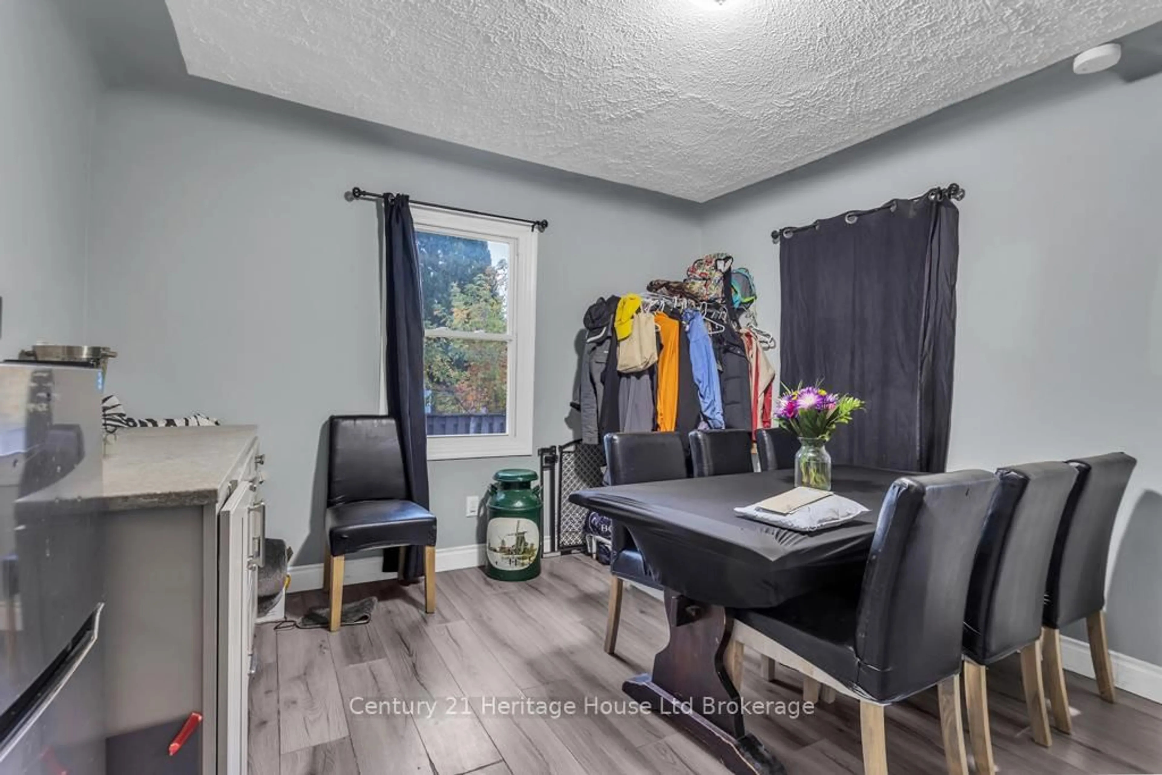 A pic of a room for 1098 Frances St, London East Ontario N5W 2L7