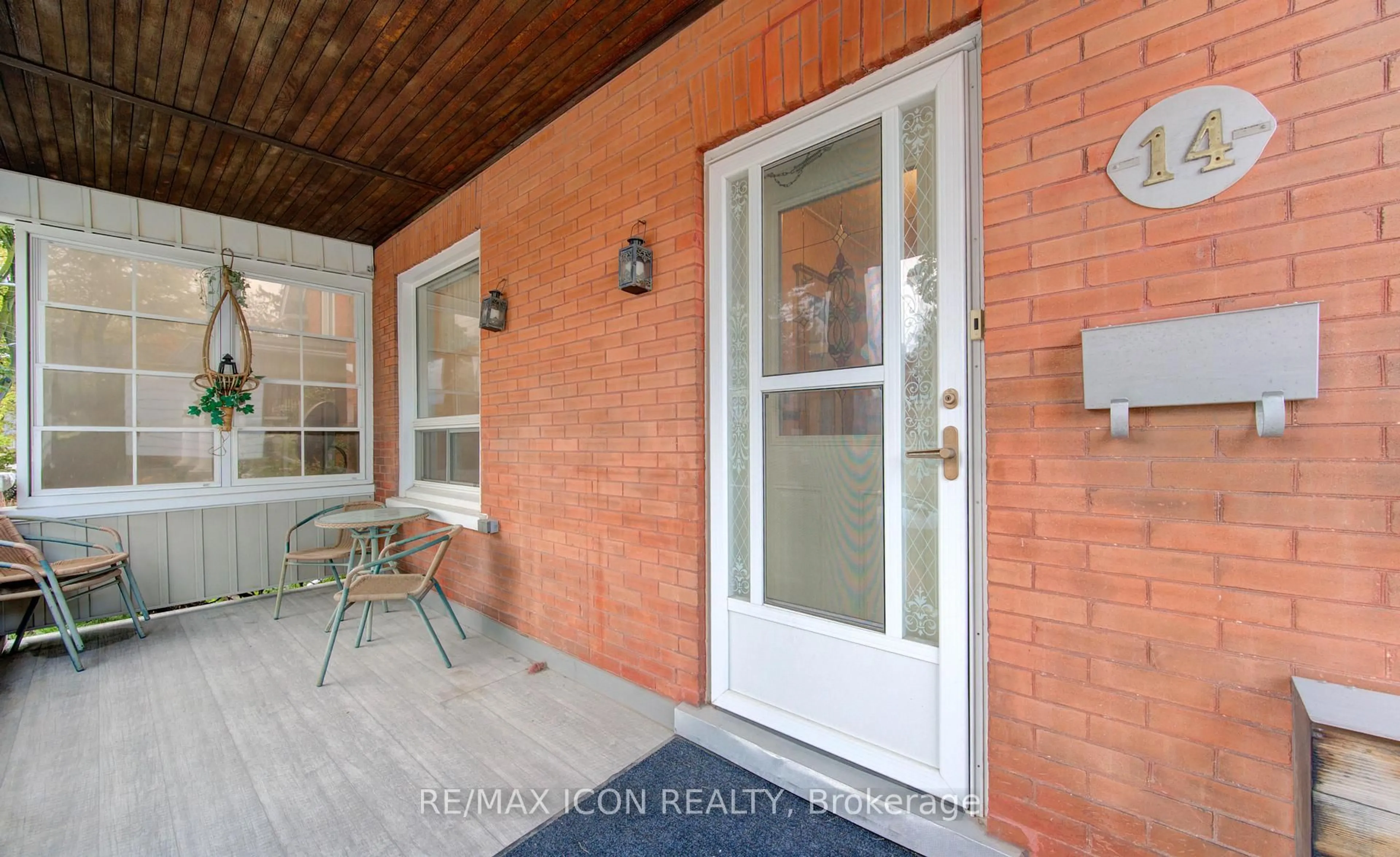 Indoor entryway for 14 Stahl Ave, Kitchener Ontario N2H 5R6