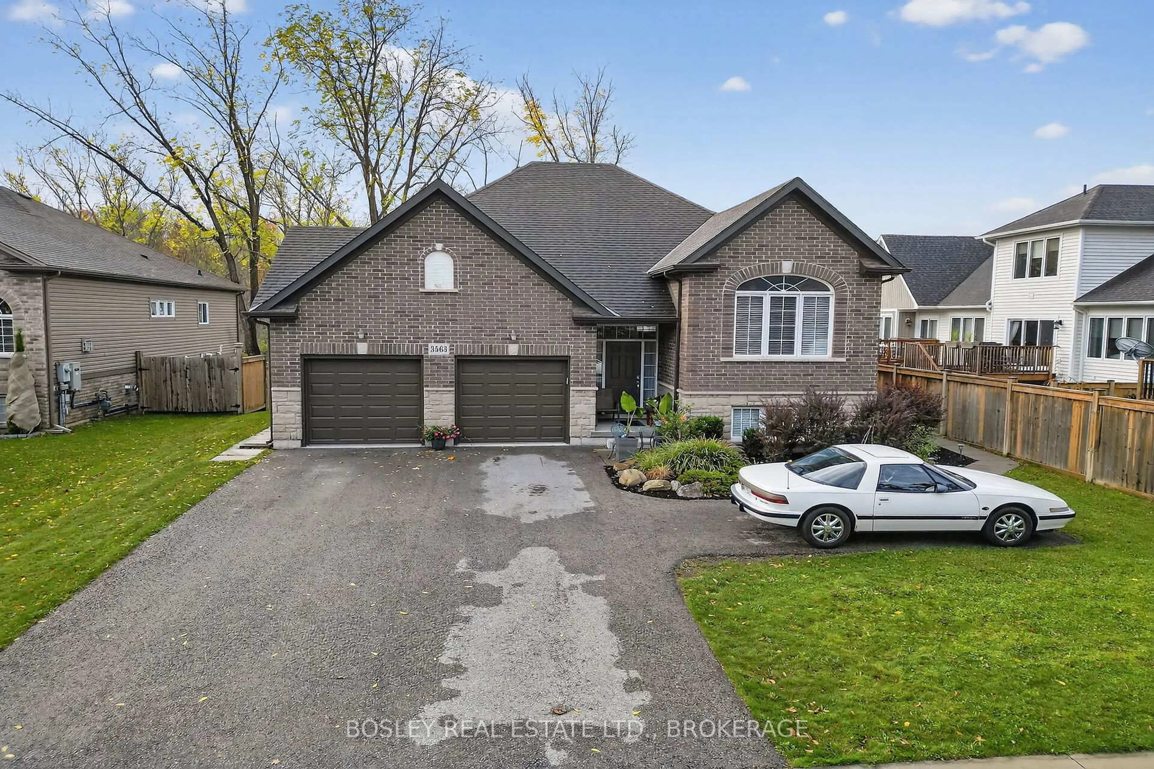 Home with brick exterior material, street for 3563 Dominion Rd, Fort Erie Ontario L0S 1N0