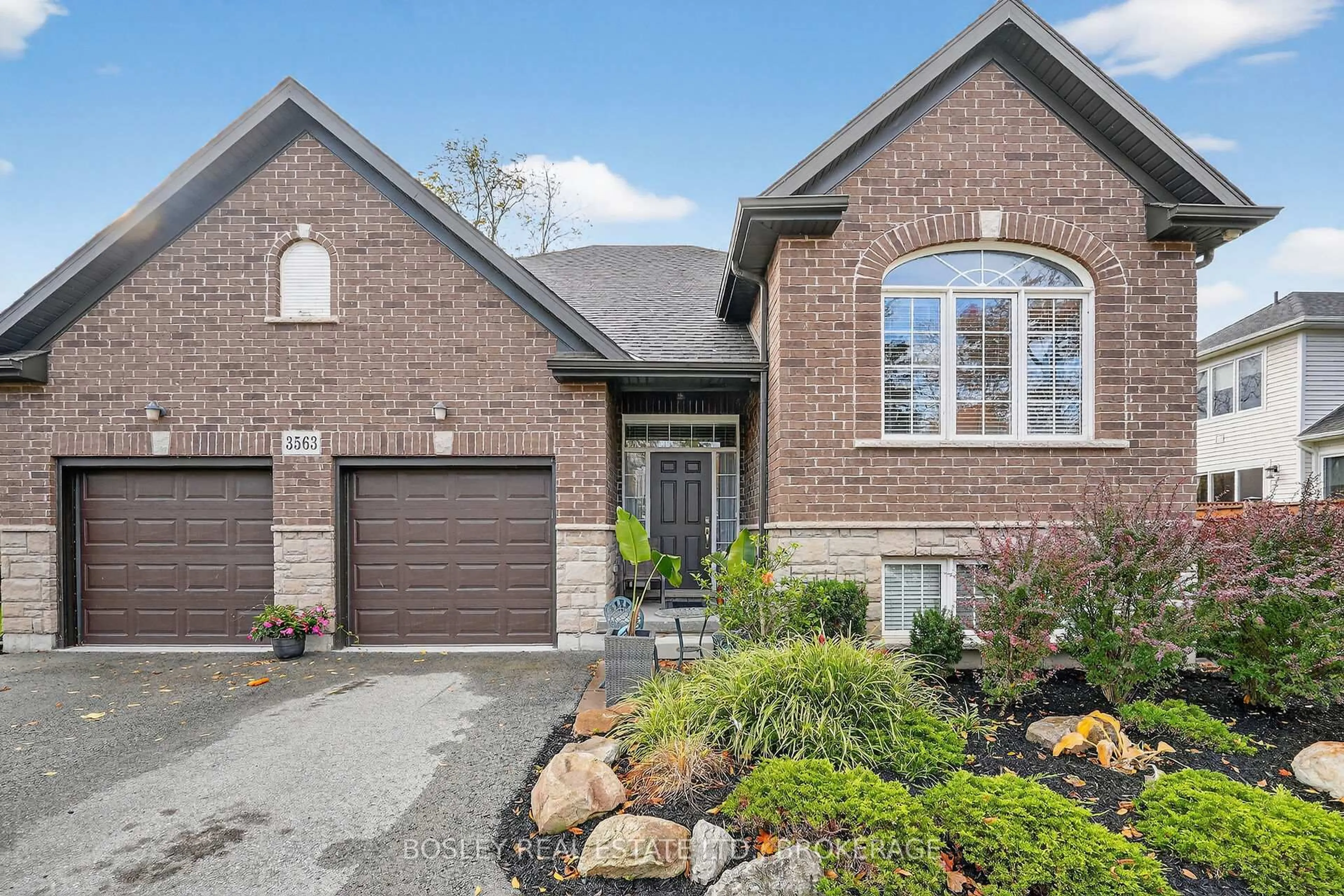 Home with brick exterior material, street for 3563 Dominion Rd, Fort Erie Ontario L0S 1N0