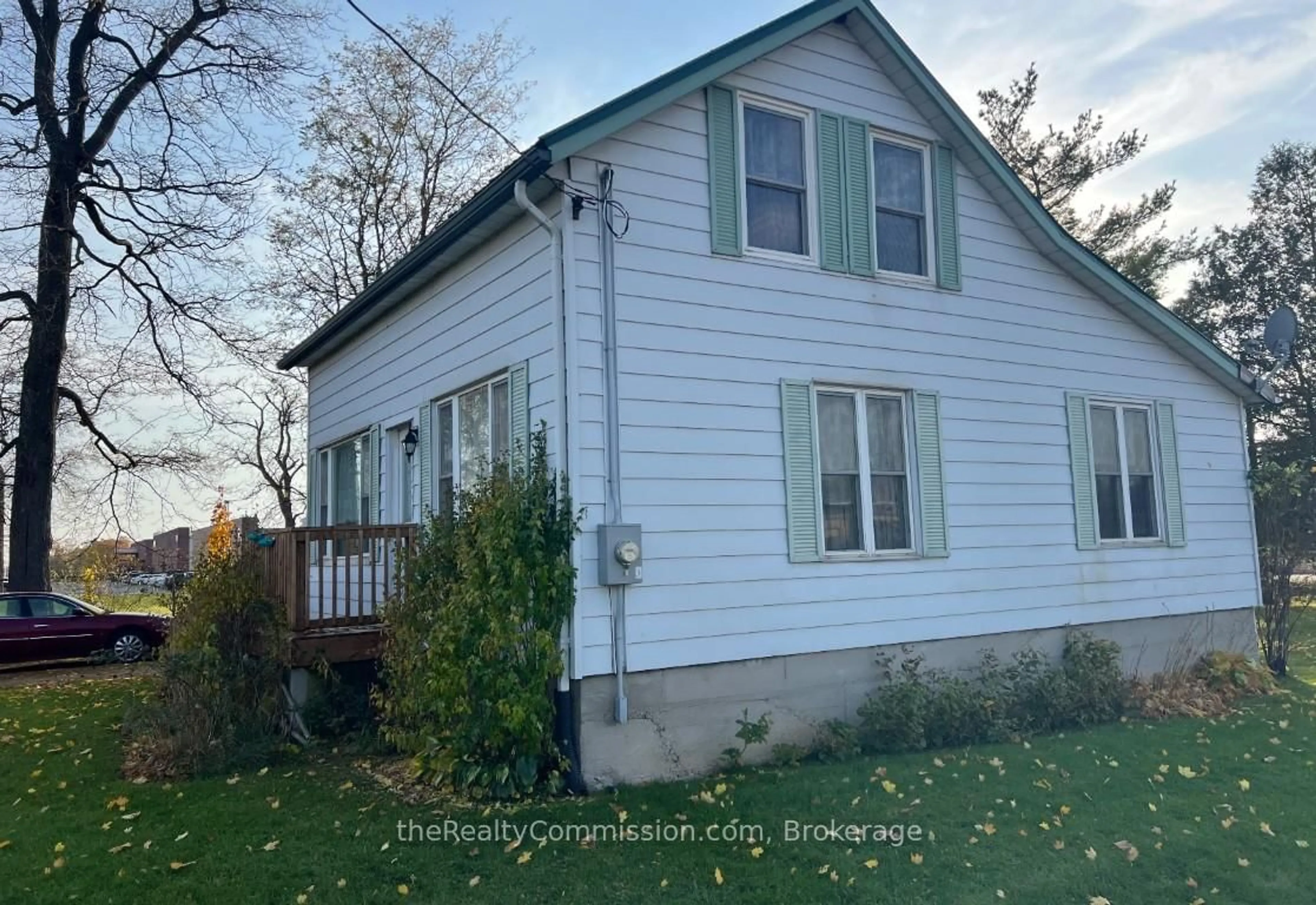 Home with vinyl exterior material, street for 10489 Imperial Rd, Aylmer Ontario N5H 2R3