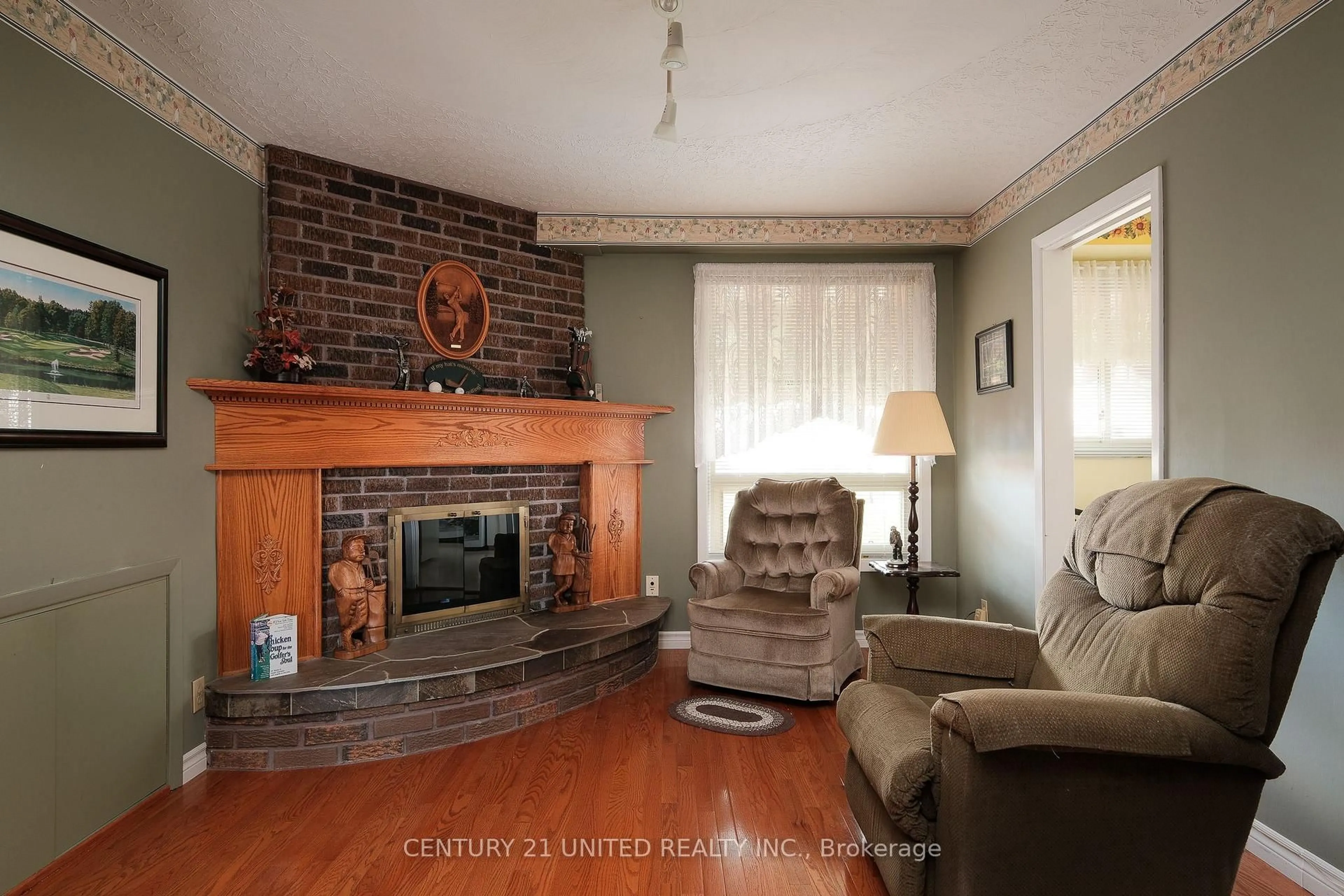 Living room with furniture, unknown for 788 Cumberland Ave, Peterborough Ontario K9H 7B2