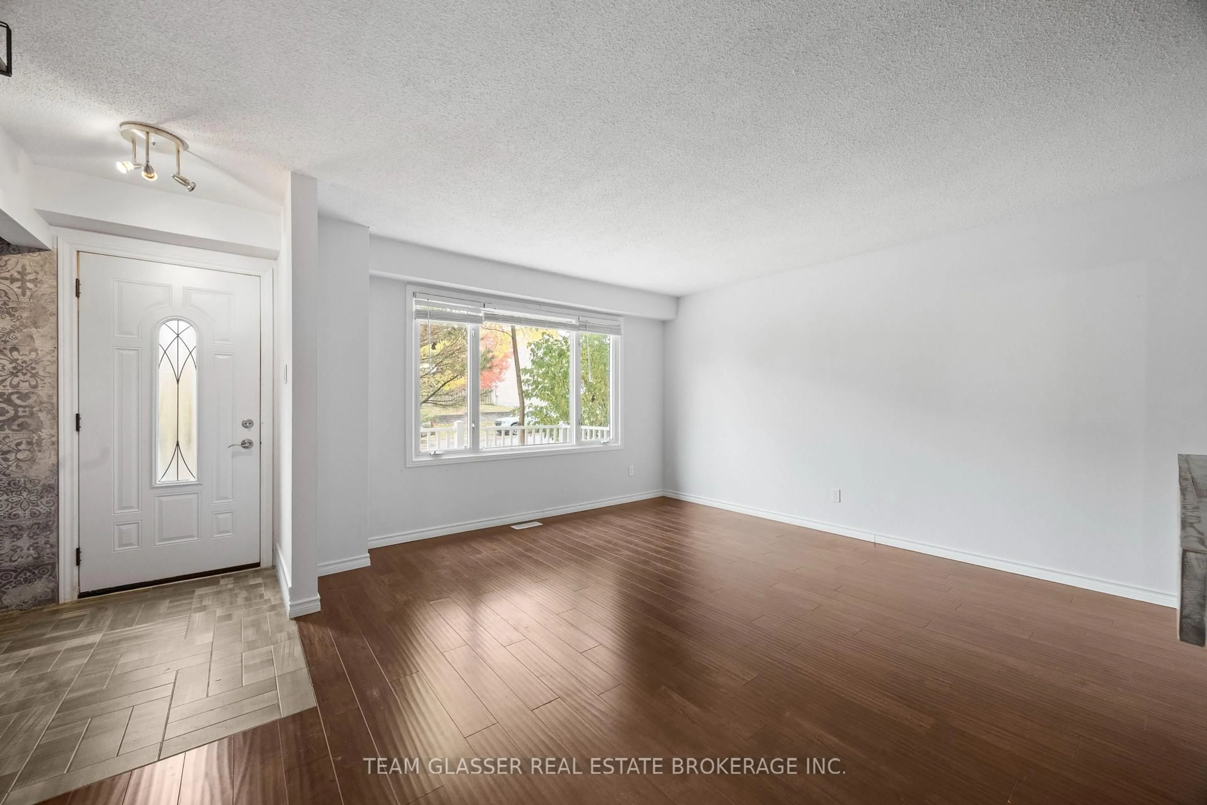 A pic of a room for 1335 LIMBERLOST Rd, London North Ontario N6G 2W4