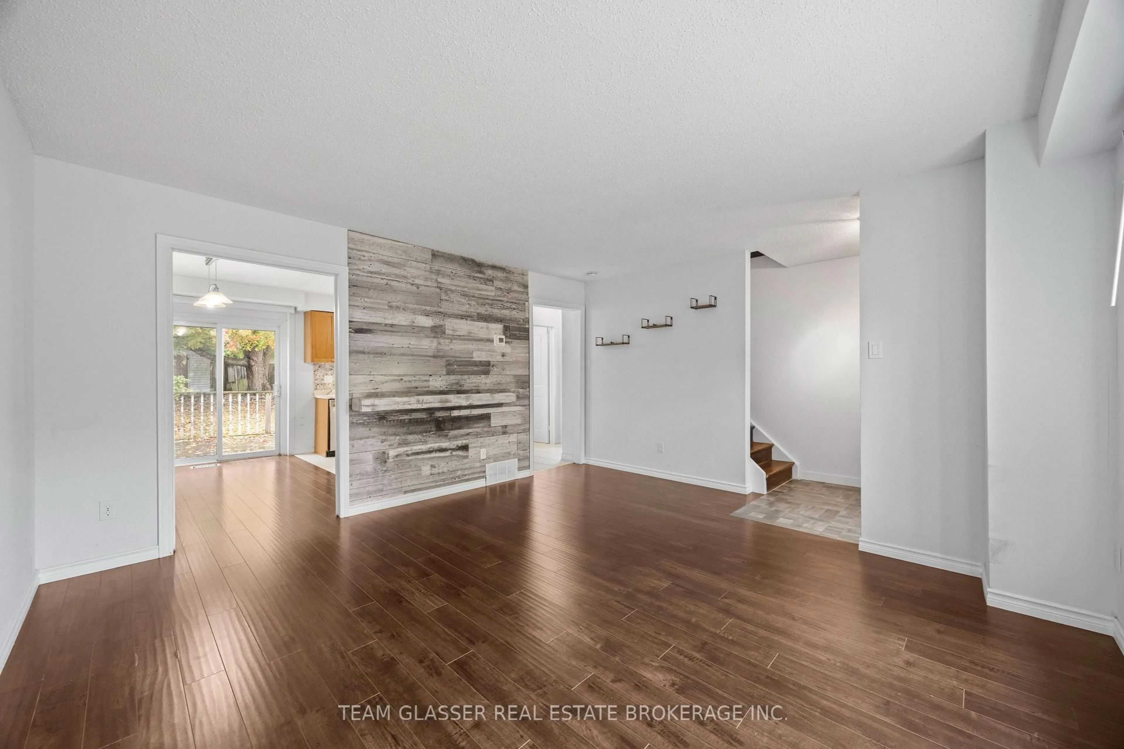 Indoor entryway for 1335 LIMBERLOST Rd, London North Ontario N6G 2W4