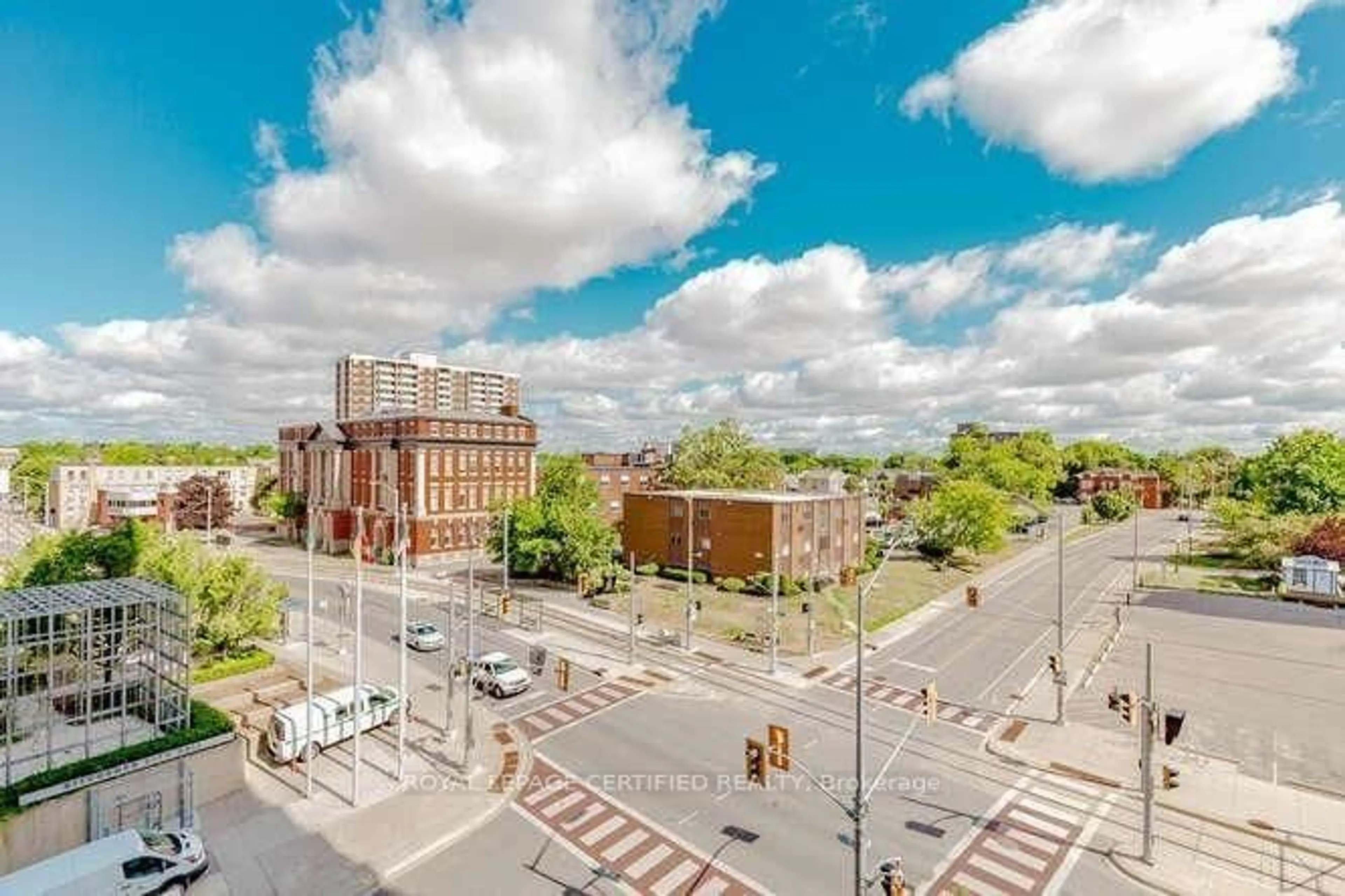 A pic from outside/outdoor area/front of a property/back of a property/a pic from drone, city buildings view from balcony for 85 Duke St #401, Kitchener Ontario N2H 0B7