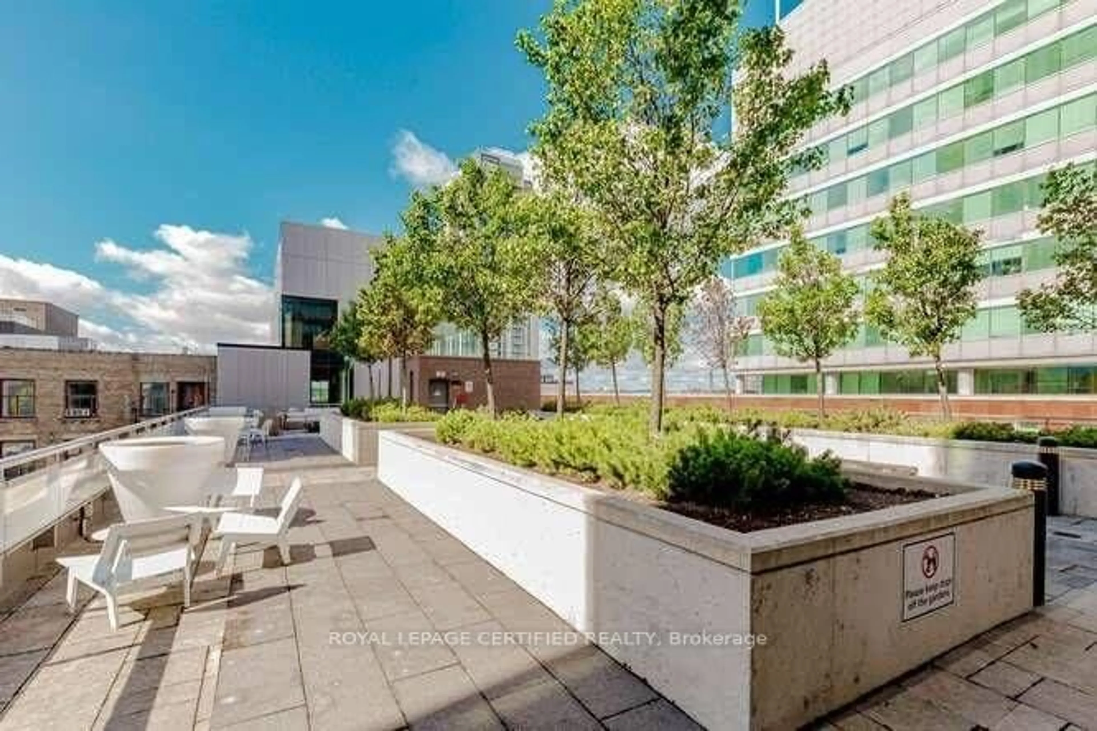 Patio, unknown for 85 Duke St #401, Kitchener Ontario N2H 0B7