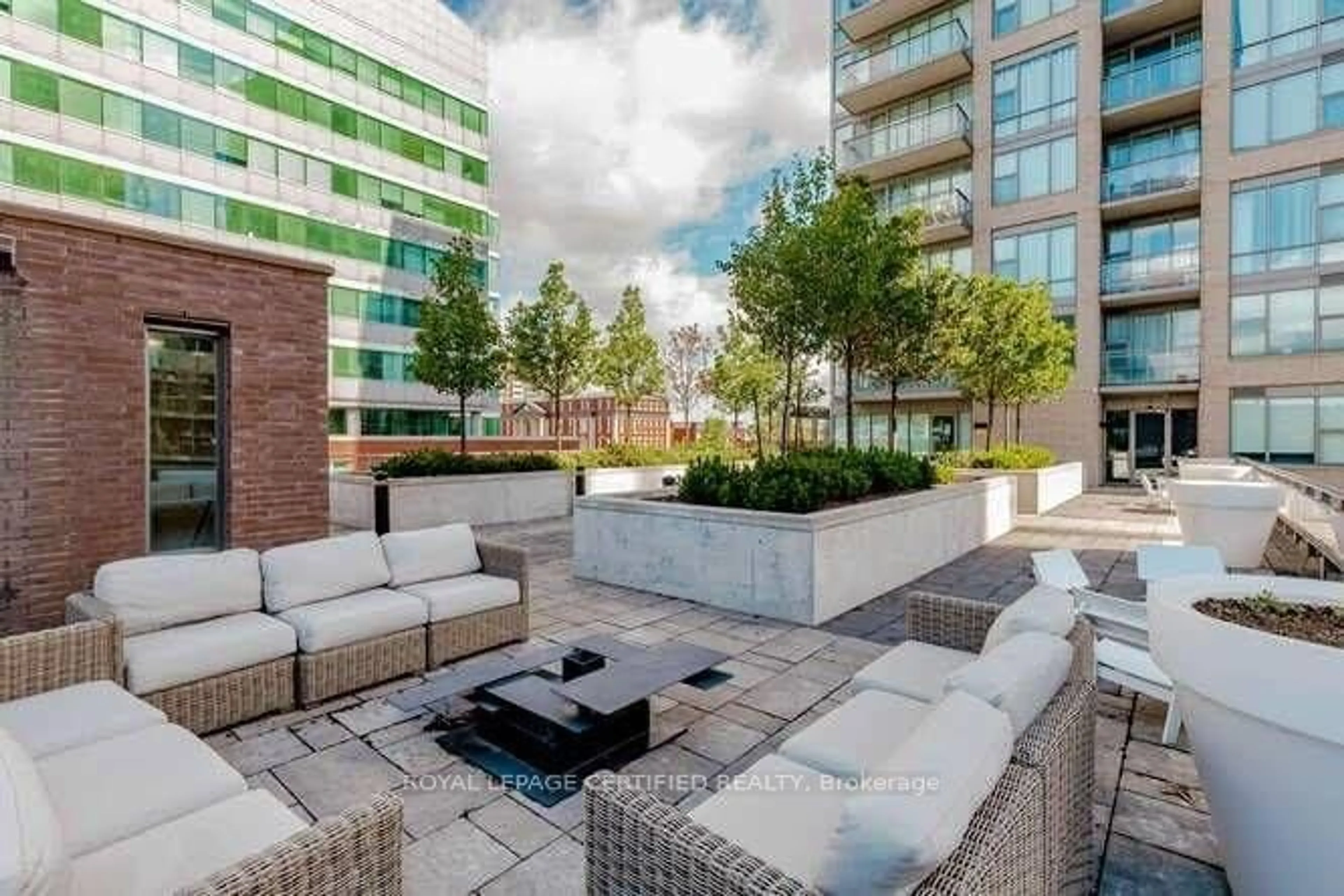 Patio, unknown for 85 Duke St #401, Kitchener Ontario N2H 0B7