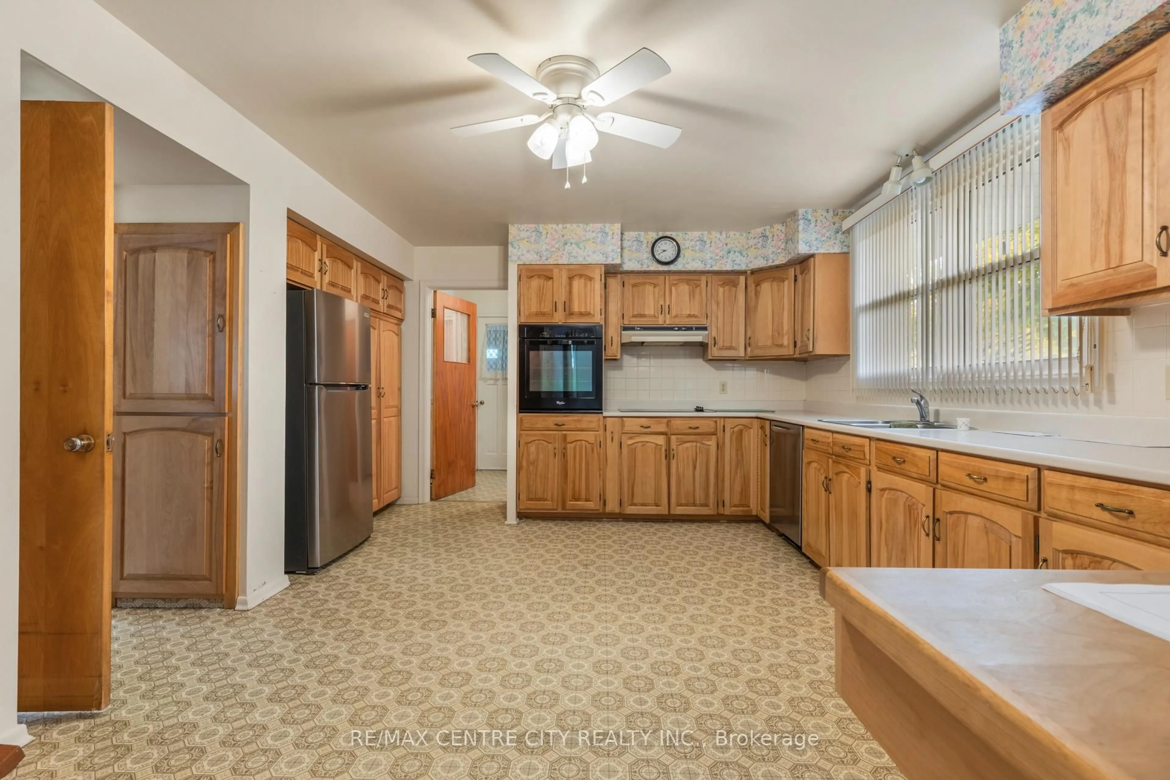 Standard kitchen, ceramic/tile floor for 3 Gliddon Ave, St. Thomas Ontario N5R 1G3