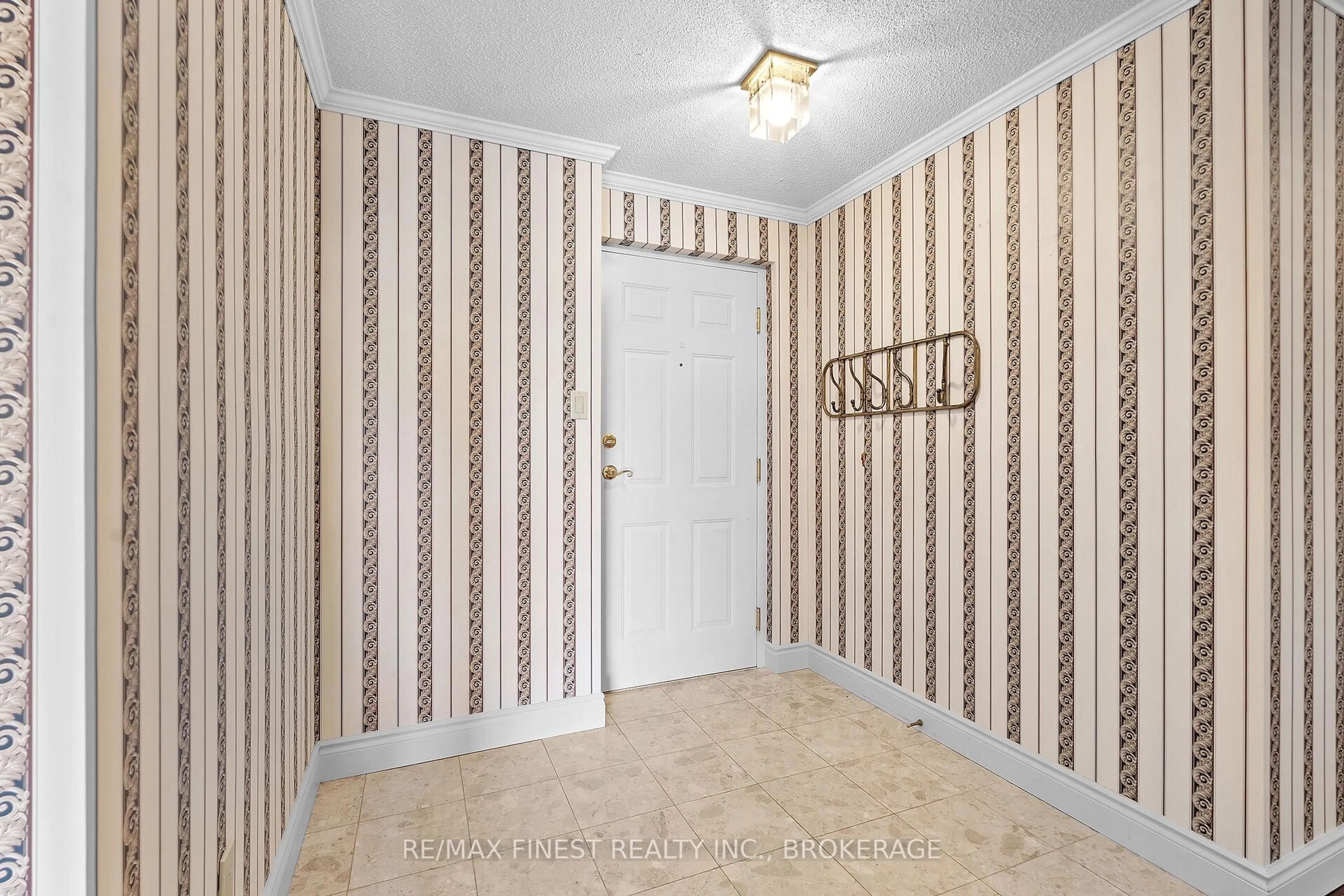 Indoor entryway for 1000 King St #302, Kingston Ontario K7M 8H3