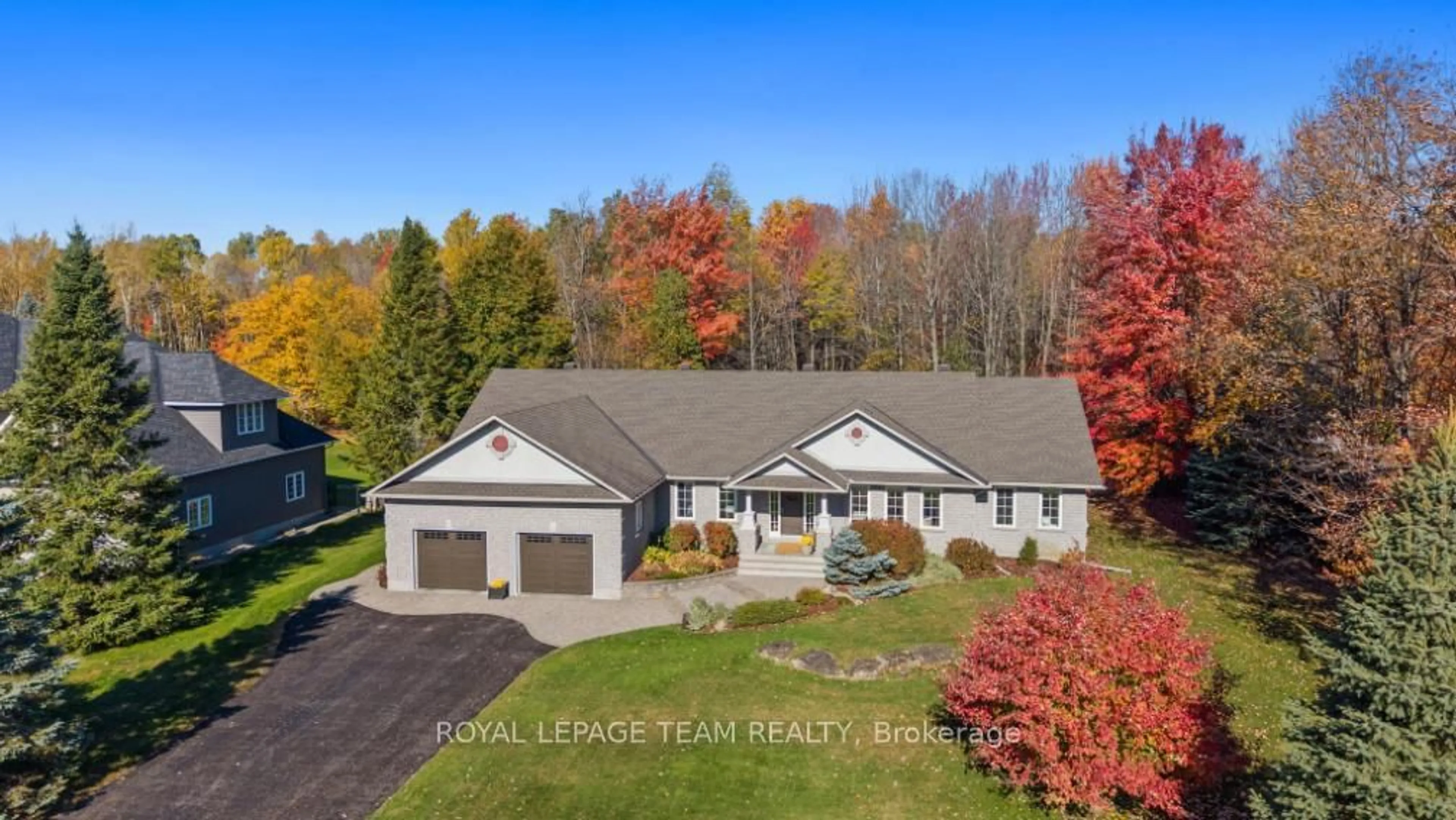 A pic from outside/outdoor area/front of a property/back of a property/a pic from drone, unknown for 6437 Waddion Dr, Ottawa Ontario K4P 1E7