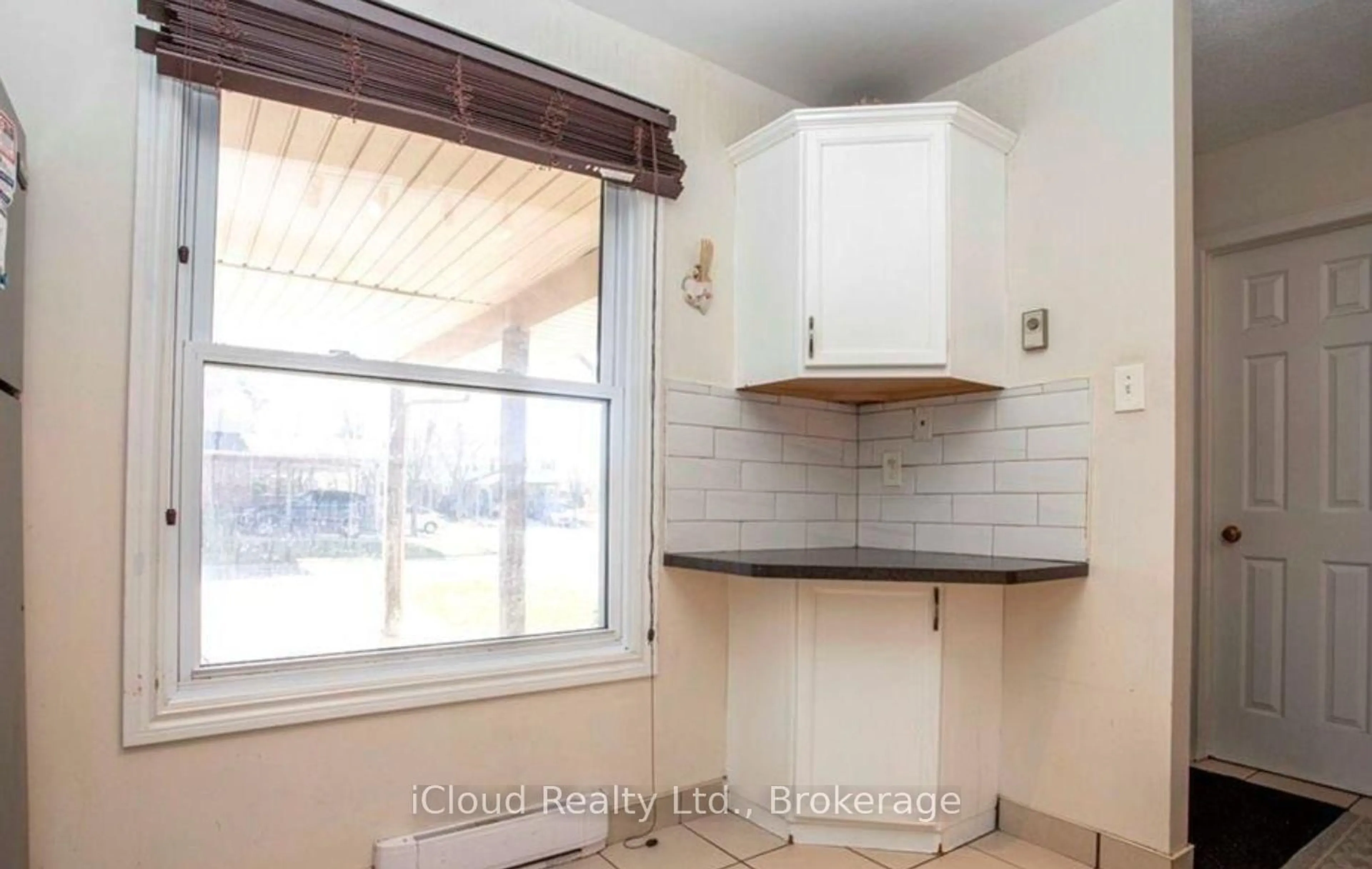 Standard kitchen, unknown for 160 CONWAY Dr, London South Ontario N6E 3M5