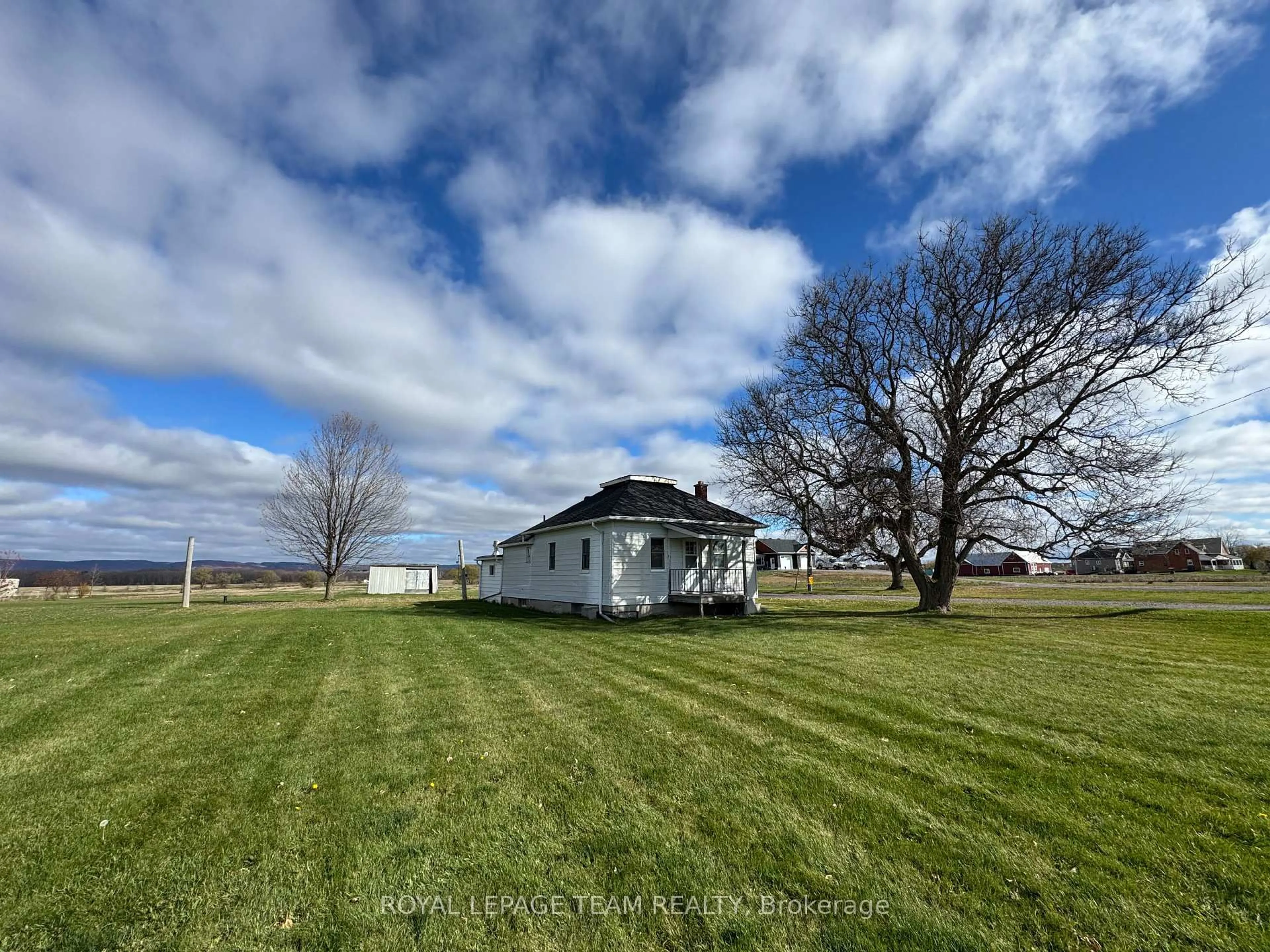 A pic from outside/outdoor area/front of a property/back of a property/a pic from drone, unknown for 3512 Dunrobin Rd, Ottawa Ontario K0A 3M0
