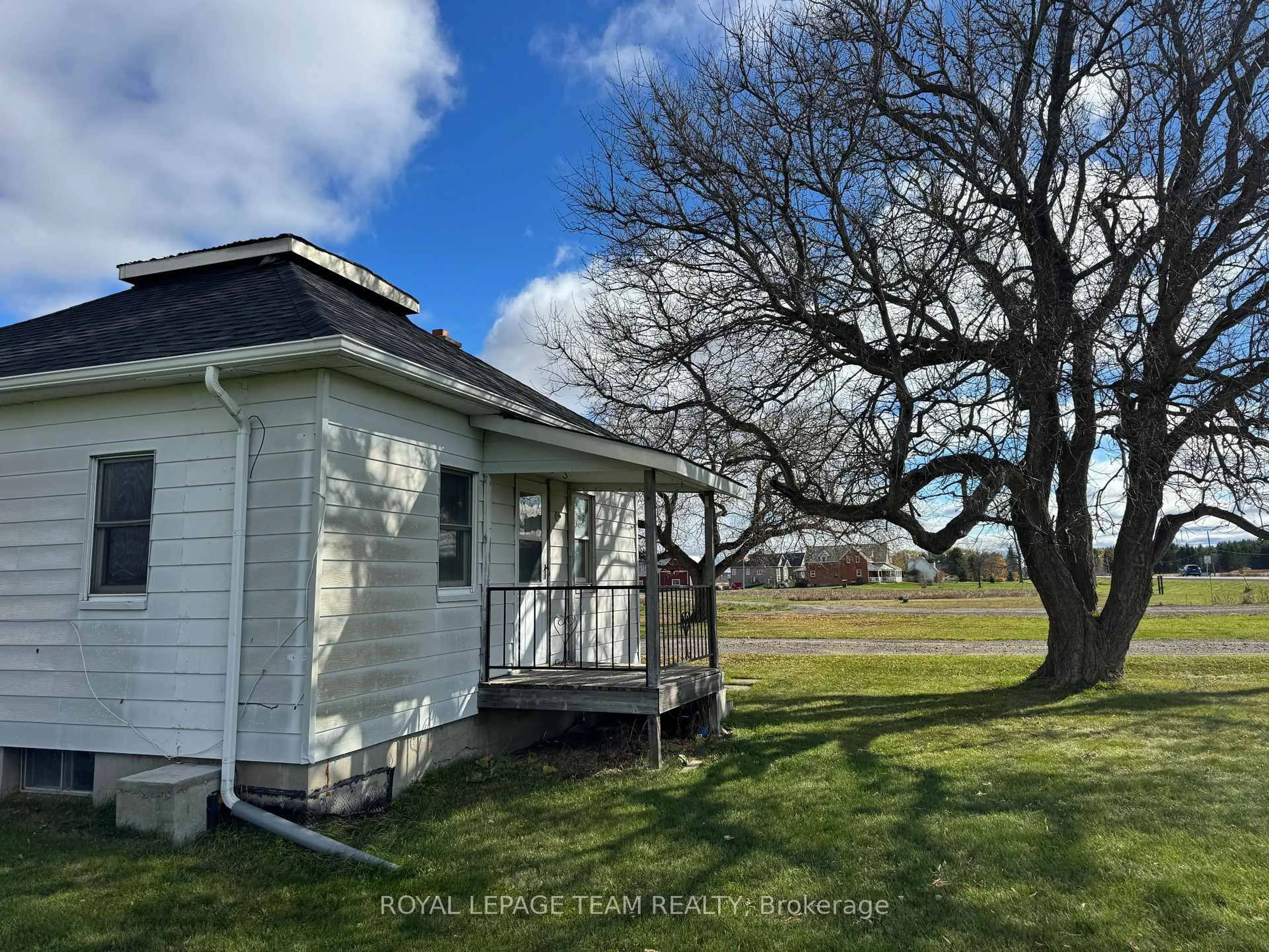 A pic from outside/outdoor area/front of a property/back of a property/a pic from drone, street for 3512 Dunrobin Rd, Ottawa Ontario K0A 3M0