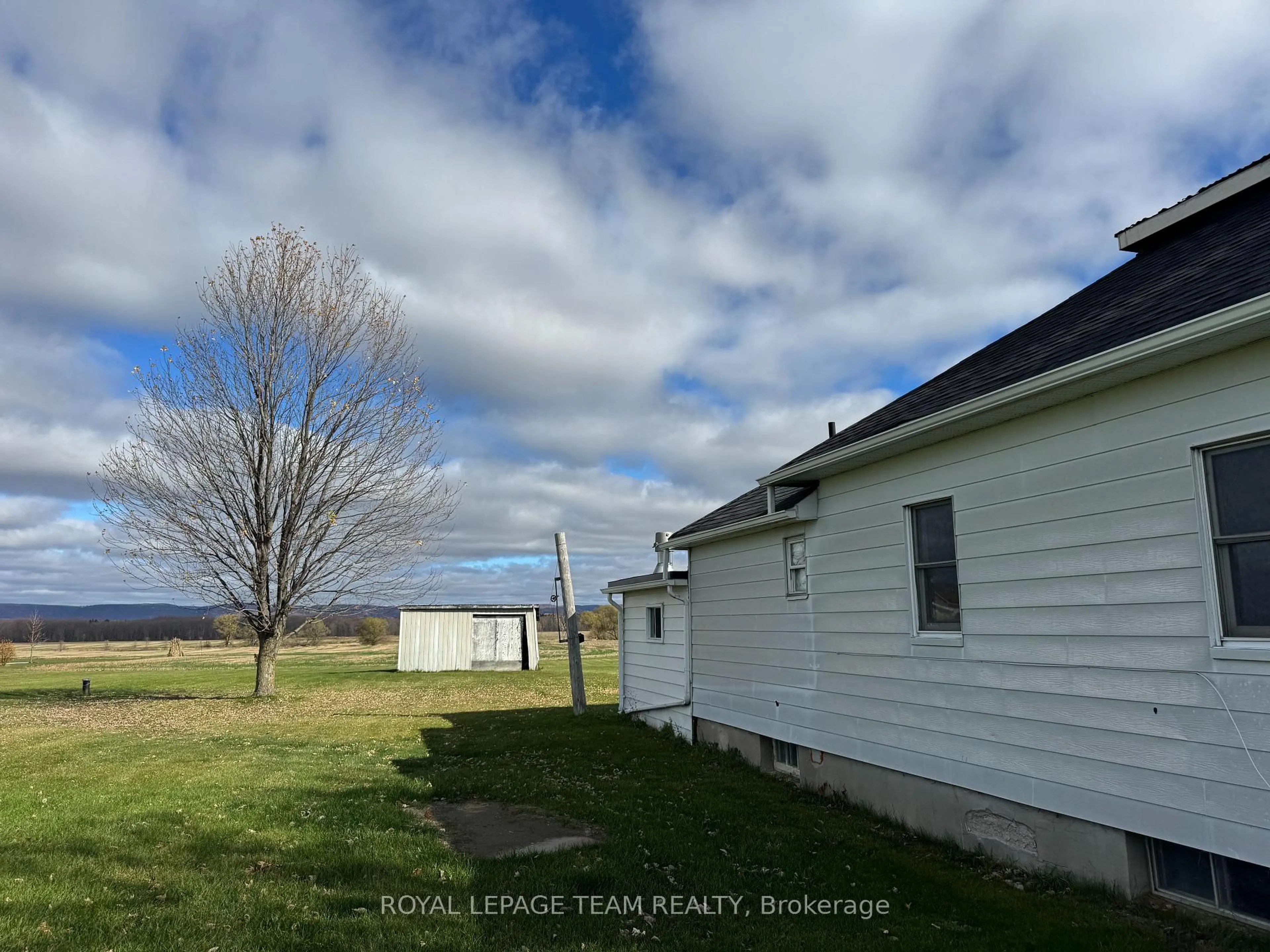 A pic from outside/outdoor area/front of a property/back of a property/a pic from drone, unknown for 3512 Dunrobin Rd, Ottawa Ontario K0A 3M0